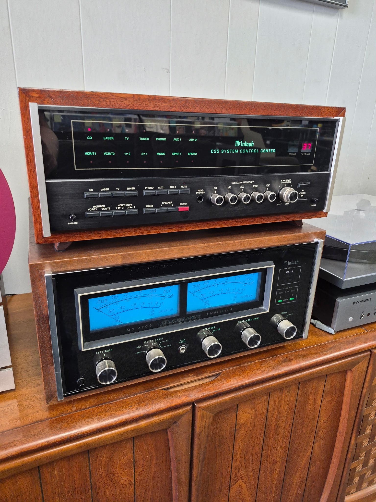 McIntosh MC 2205 and C35 Control Center Set With Wood Case