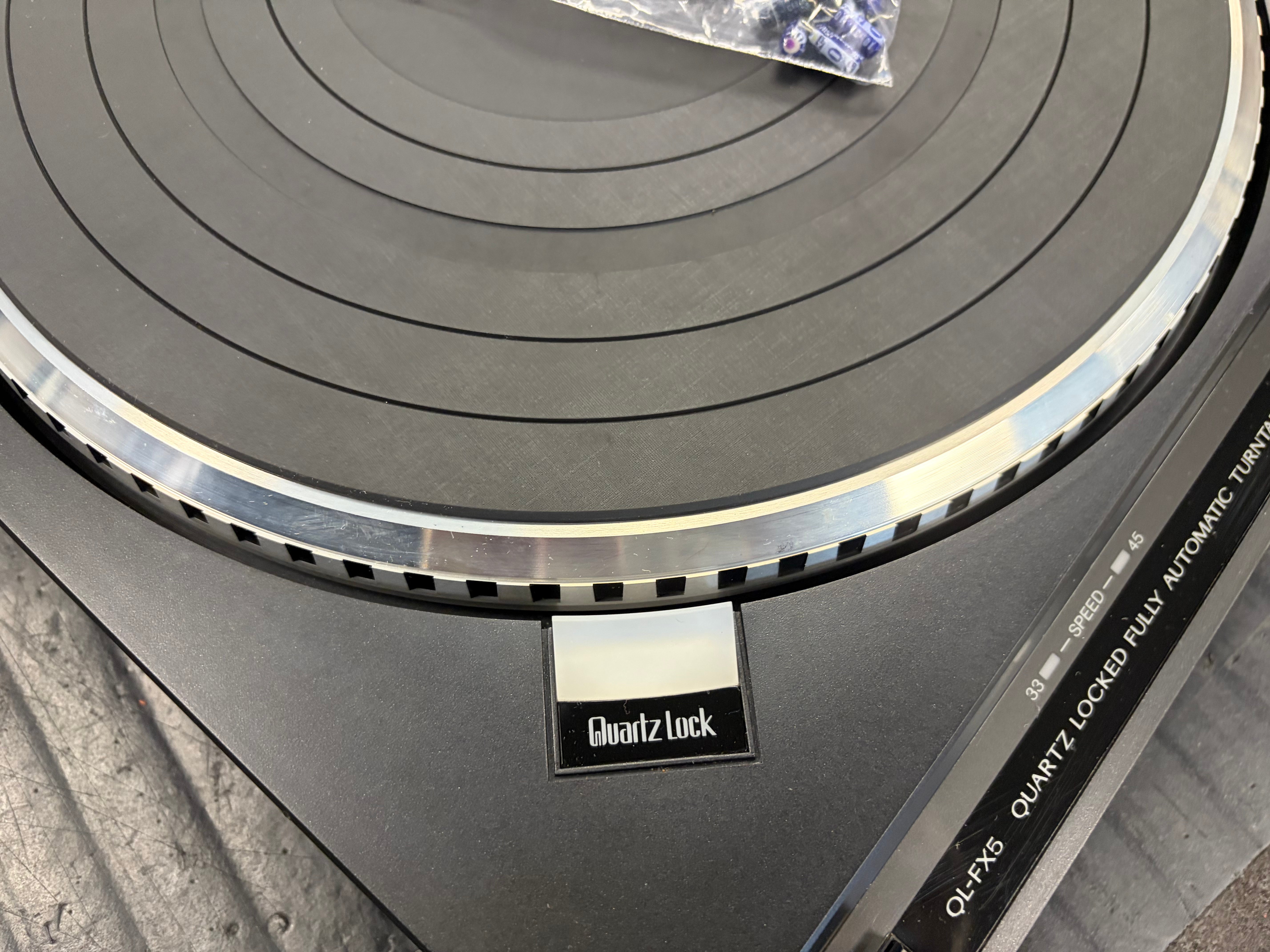 JVC QL-FX5 Quartz Locked Turntable