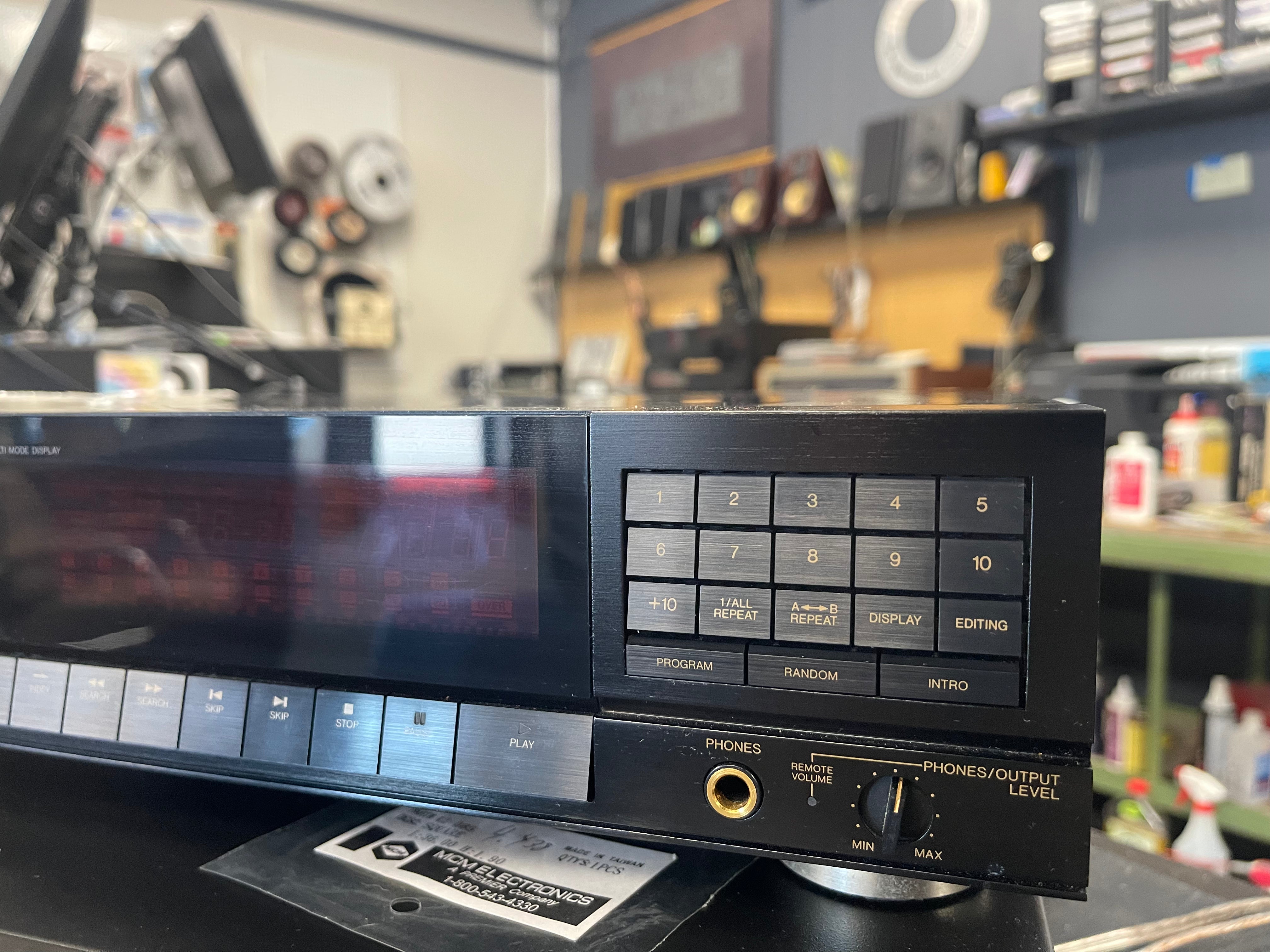 JVC XL-V550 Single Drawer CD Player W/Remote