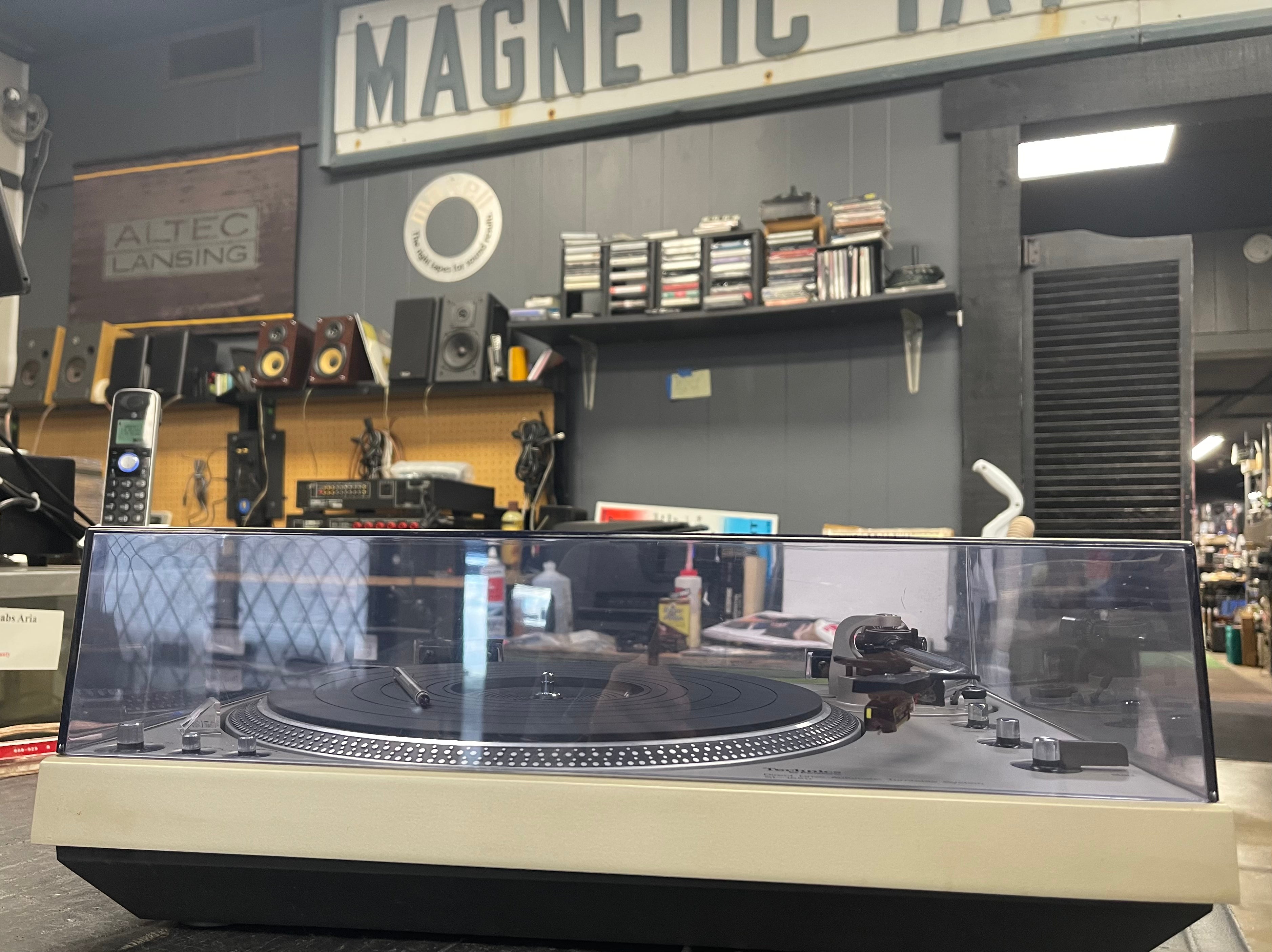 Technics SL-1650 Turntable W/Stacking Spindle