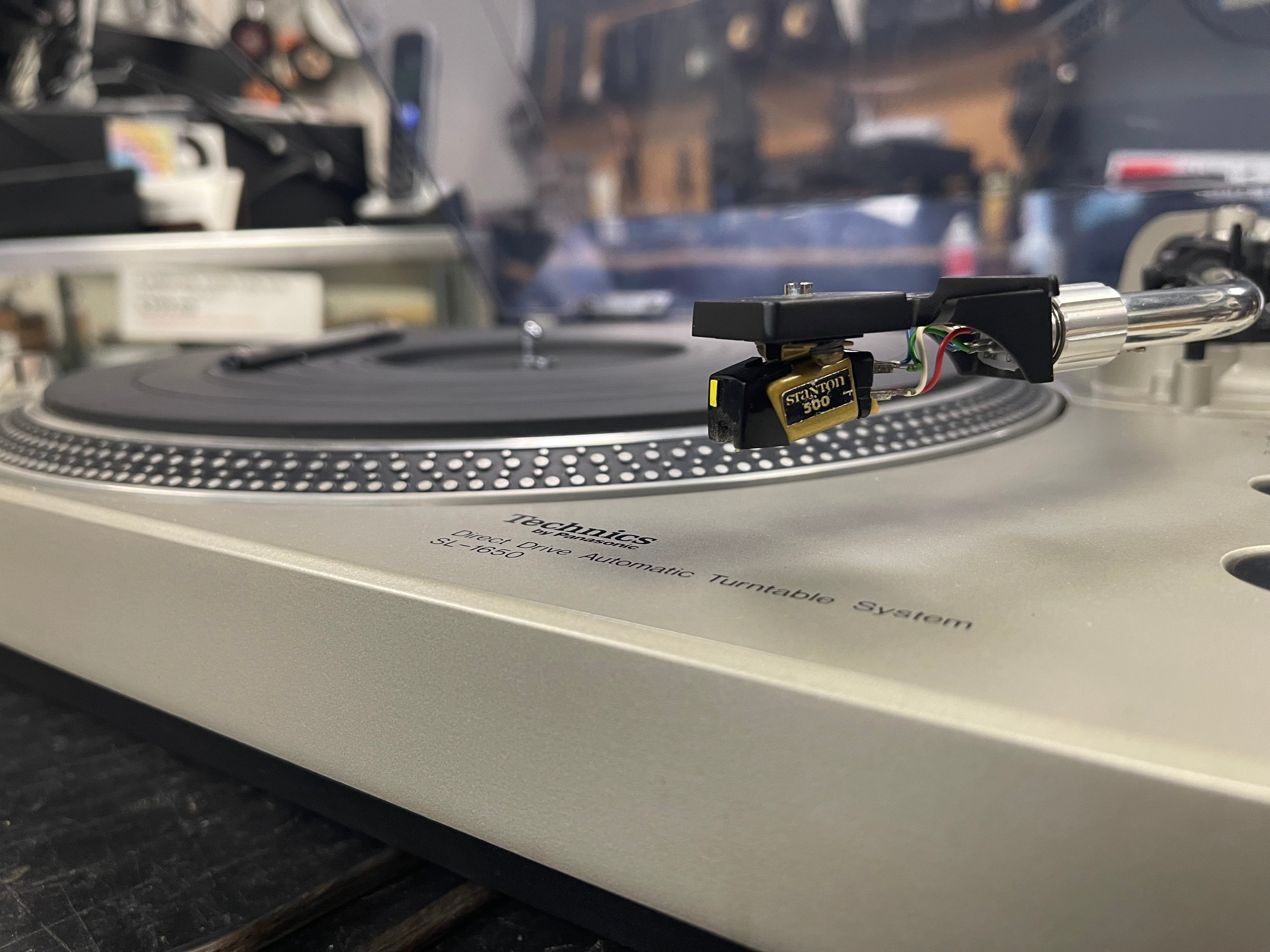 Technics SL-1650 Turntable W/Stacking Spindle