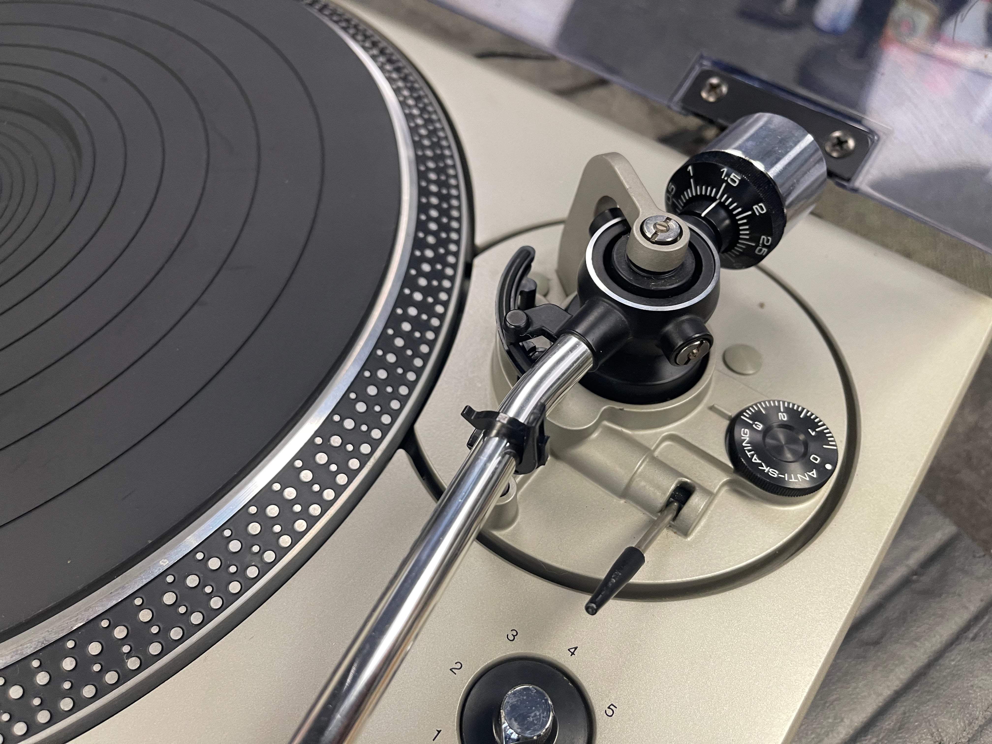 Technics SL-1650 Turntable W/Stacking Spindle