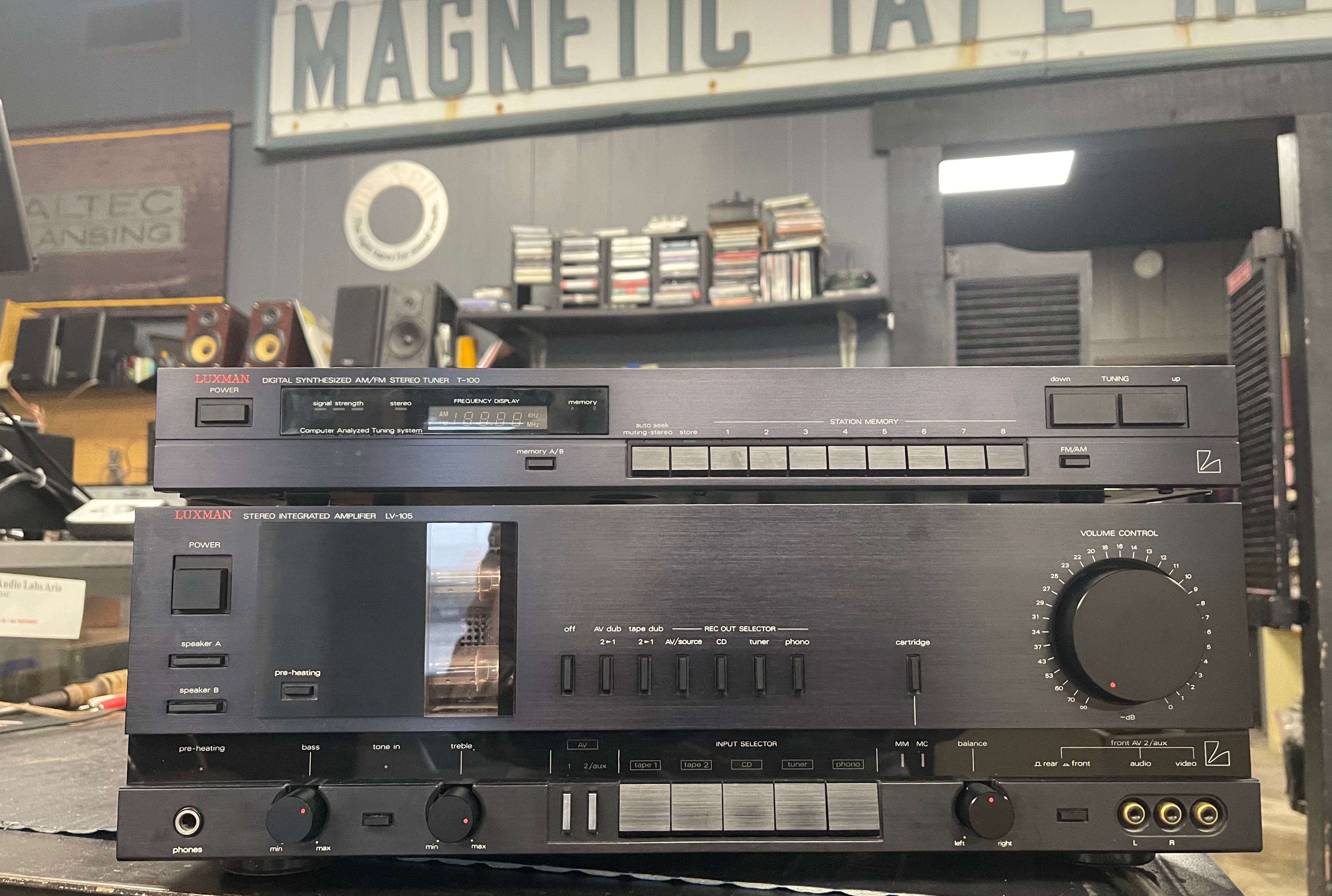 Luxman LV-105 HYBRID TUBE AMP/T-100 Tuner Set