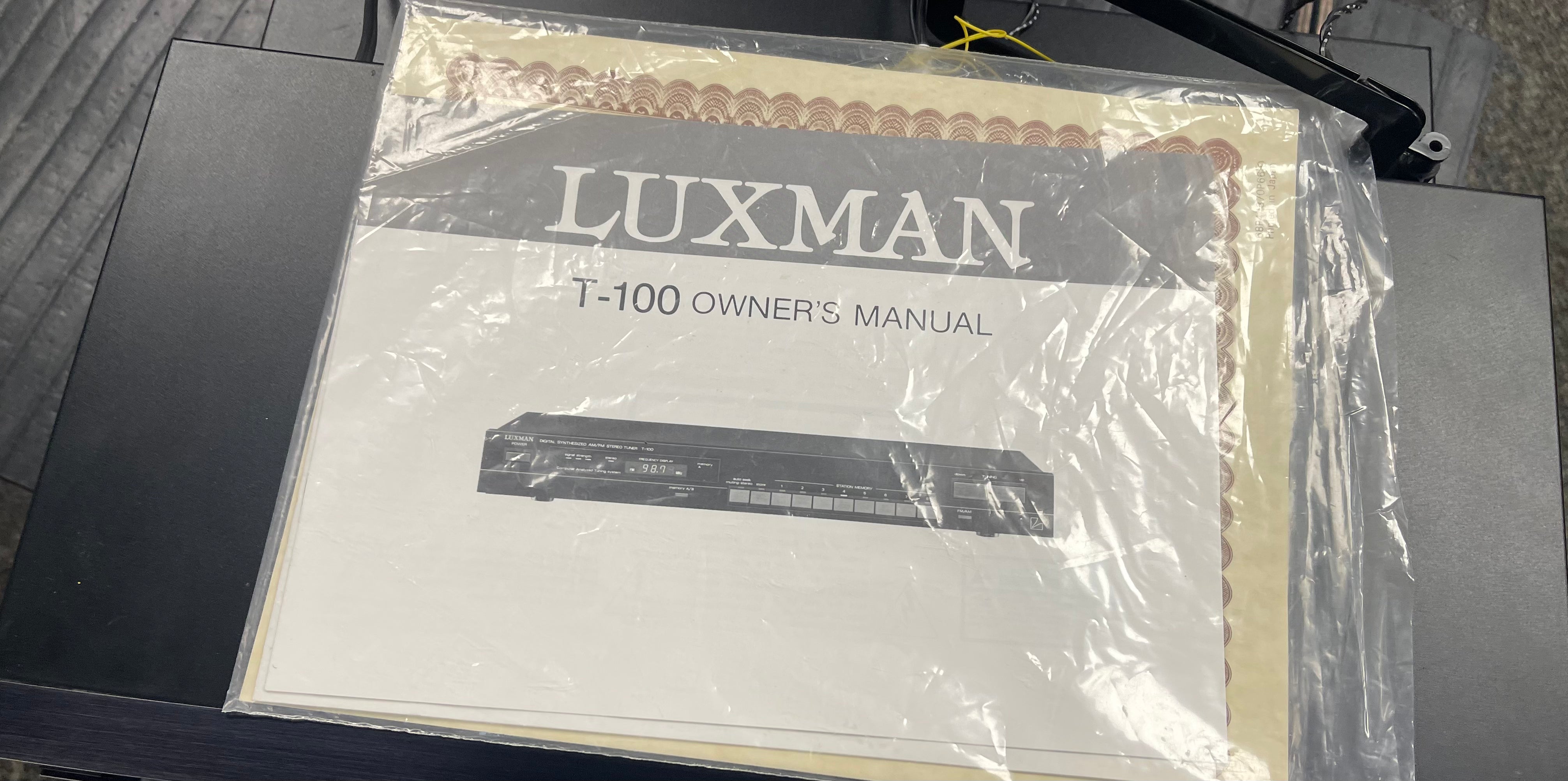 Luxman LV-105 HYBRID TUBE AMP/T-100 Tuner Set