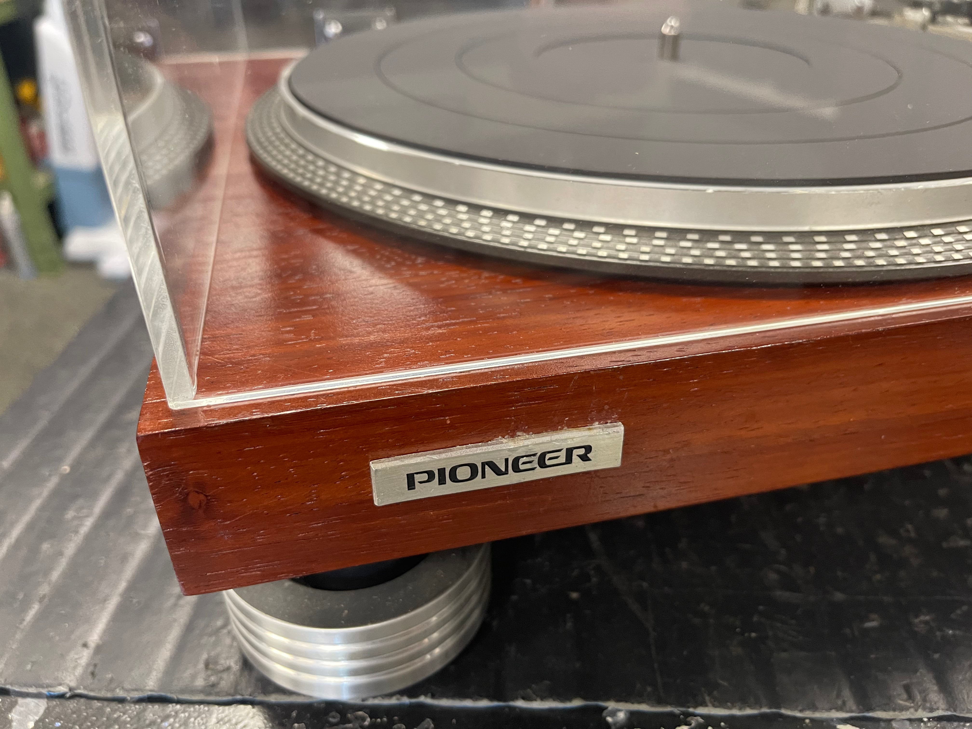 Pioneer PL-518 Turntable With Wood Plinth