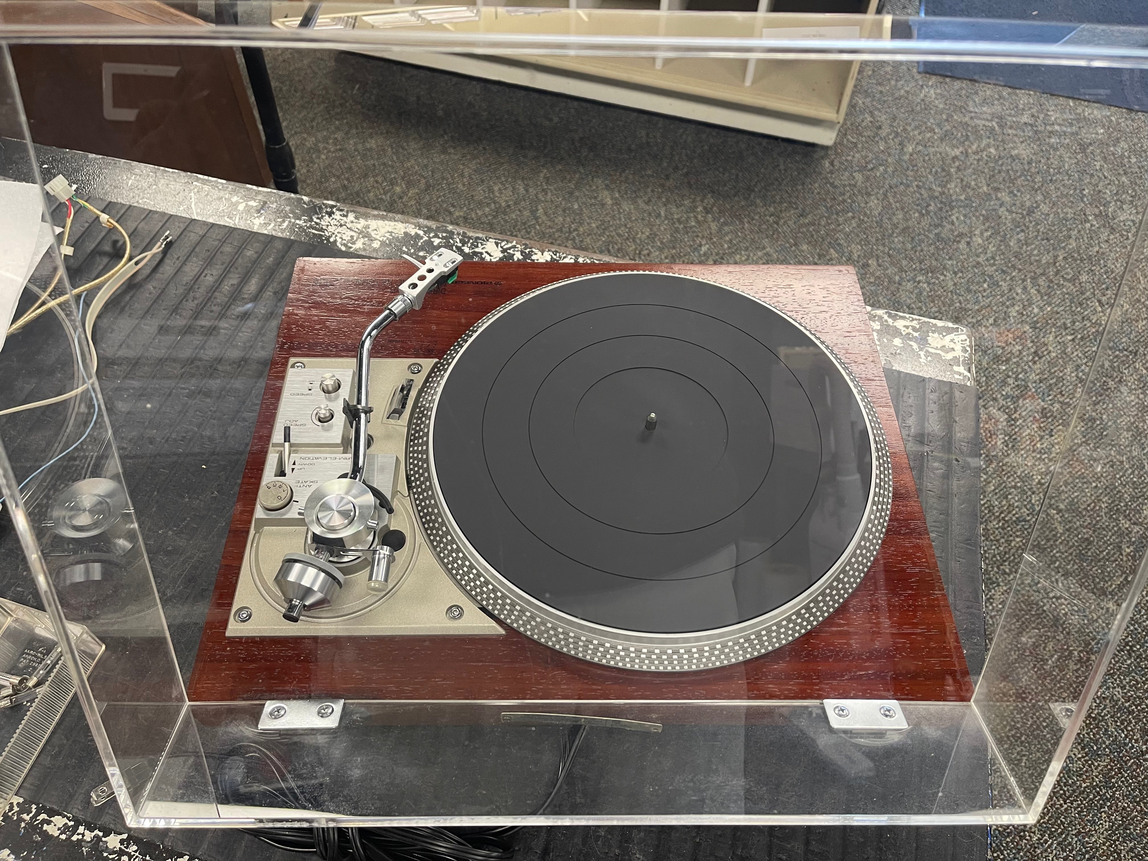 Pioneer PL-518 Turntable With Wood Plinth
