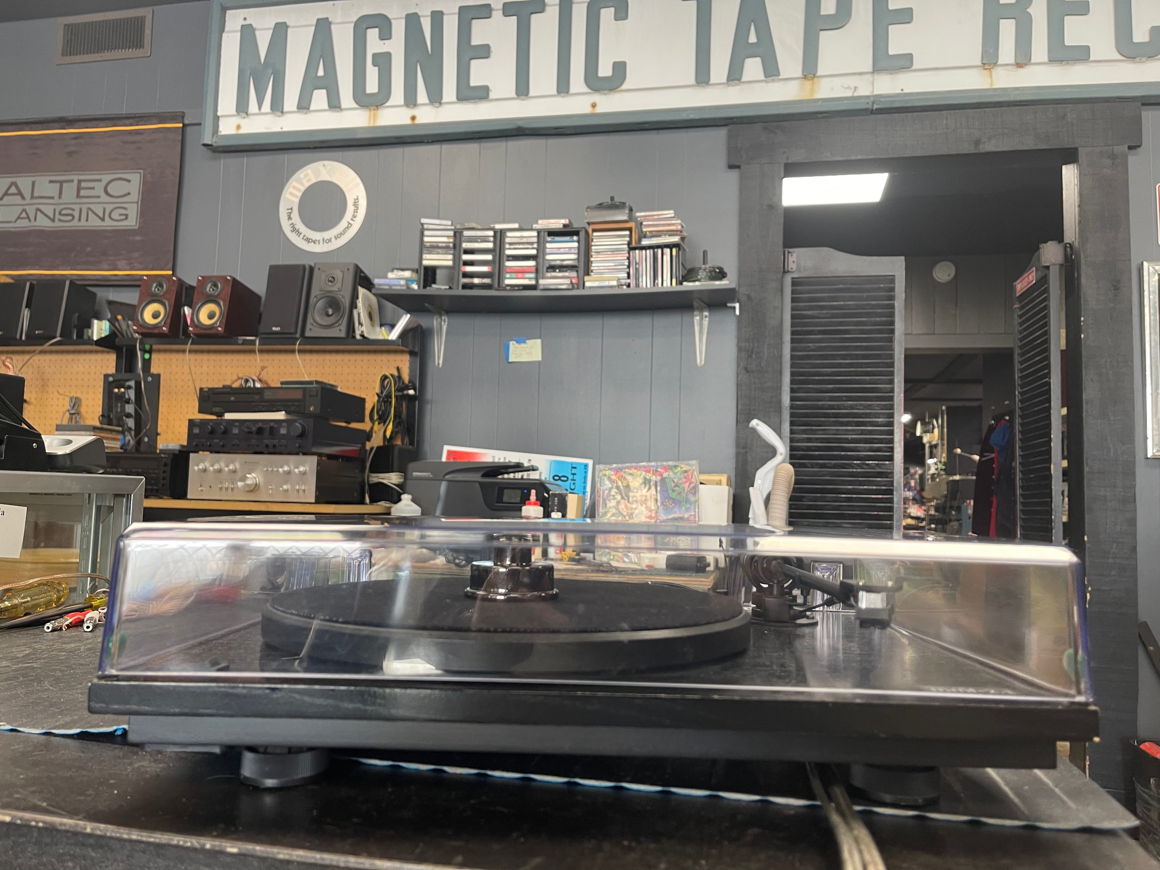 Music Hall mmf-2.1 Turntable