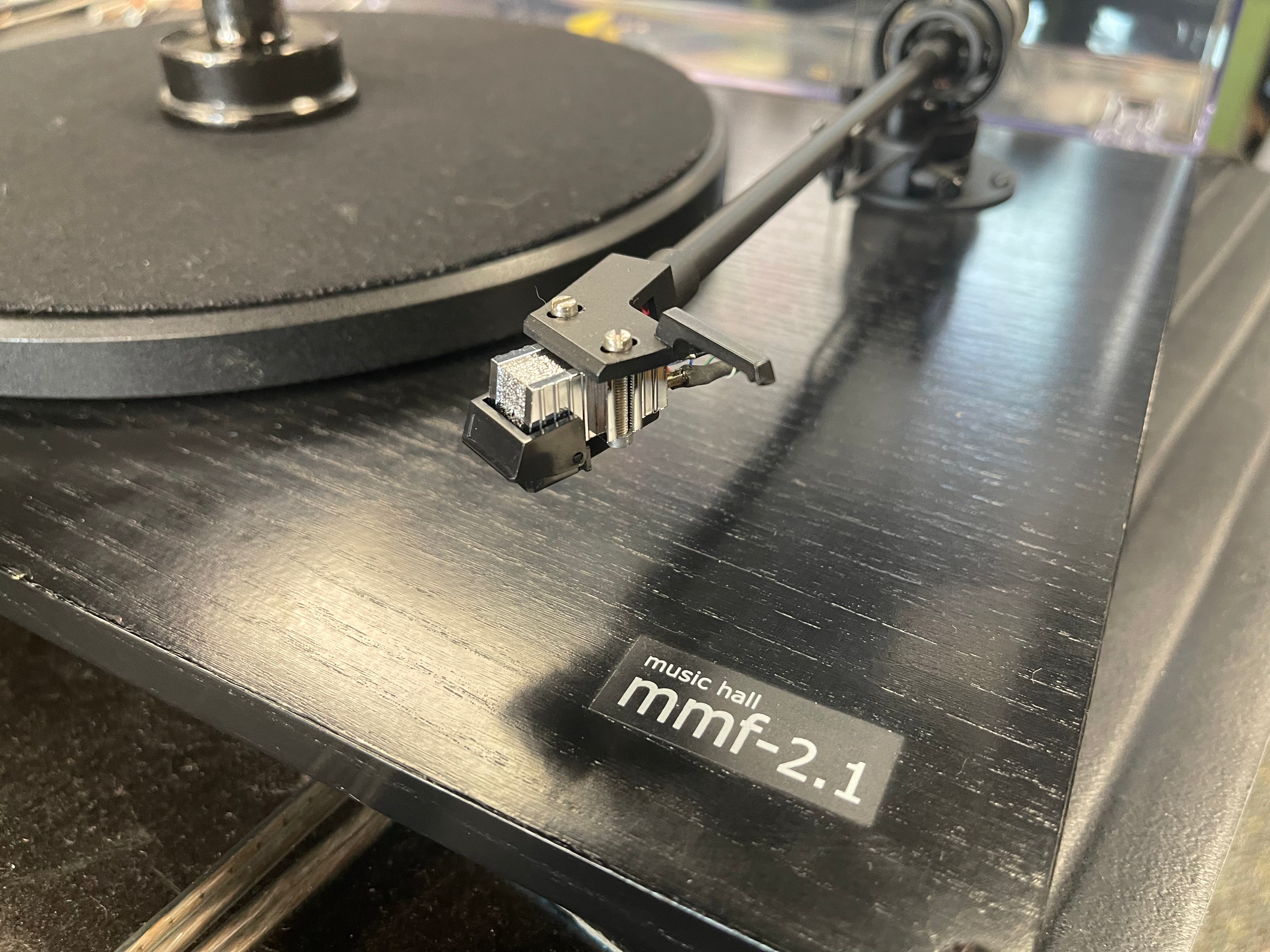 Music Hall mmf-2.1 Turntable