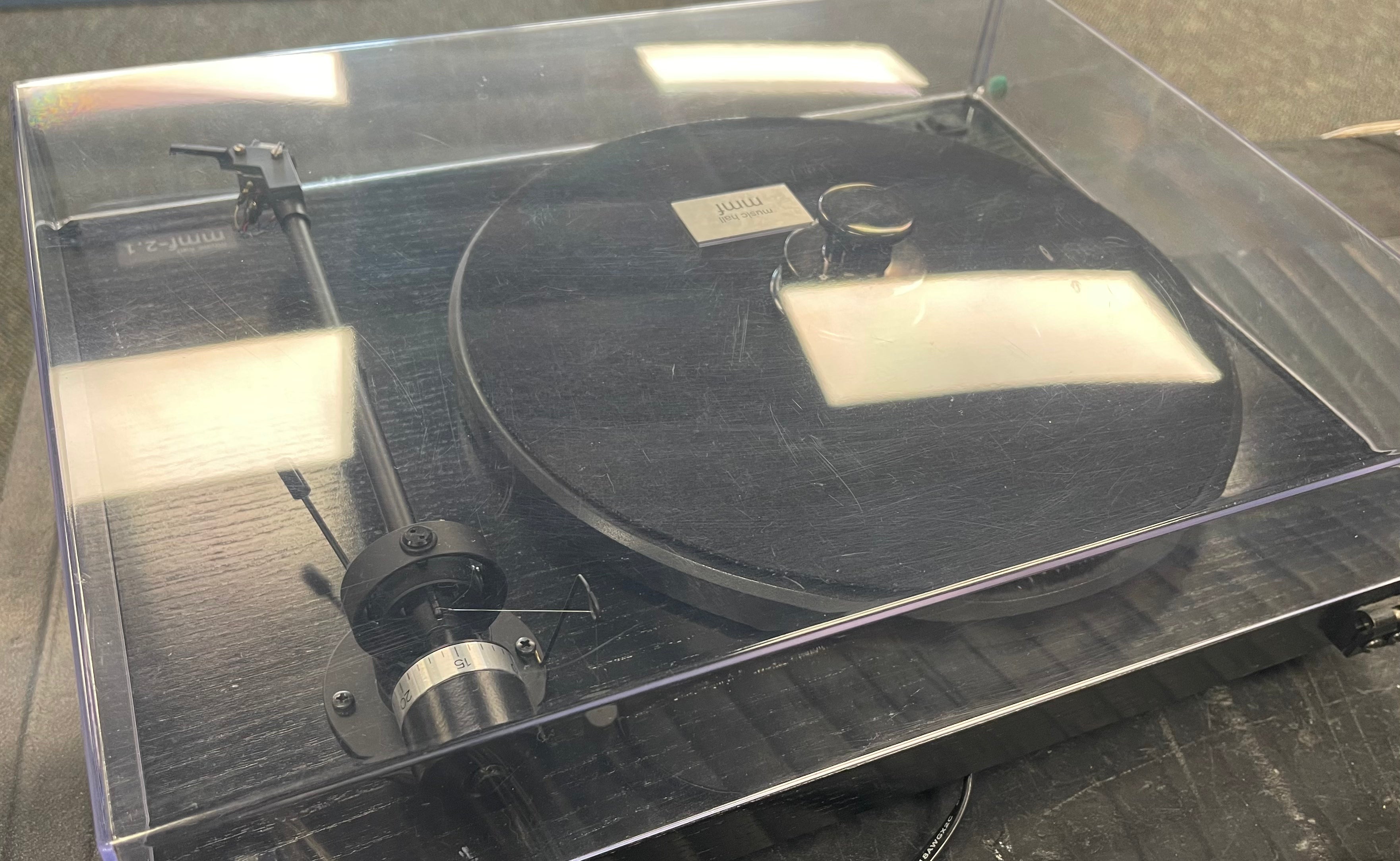 Music Hall mmf-2.1 Turntable