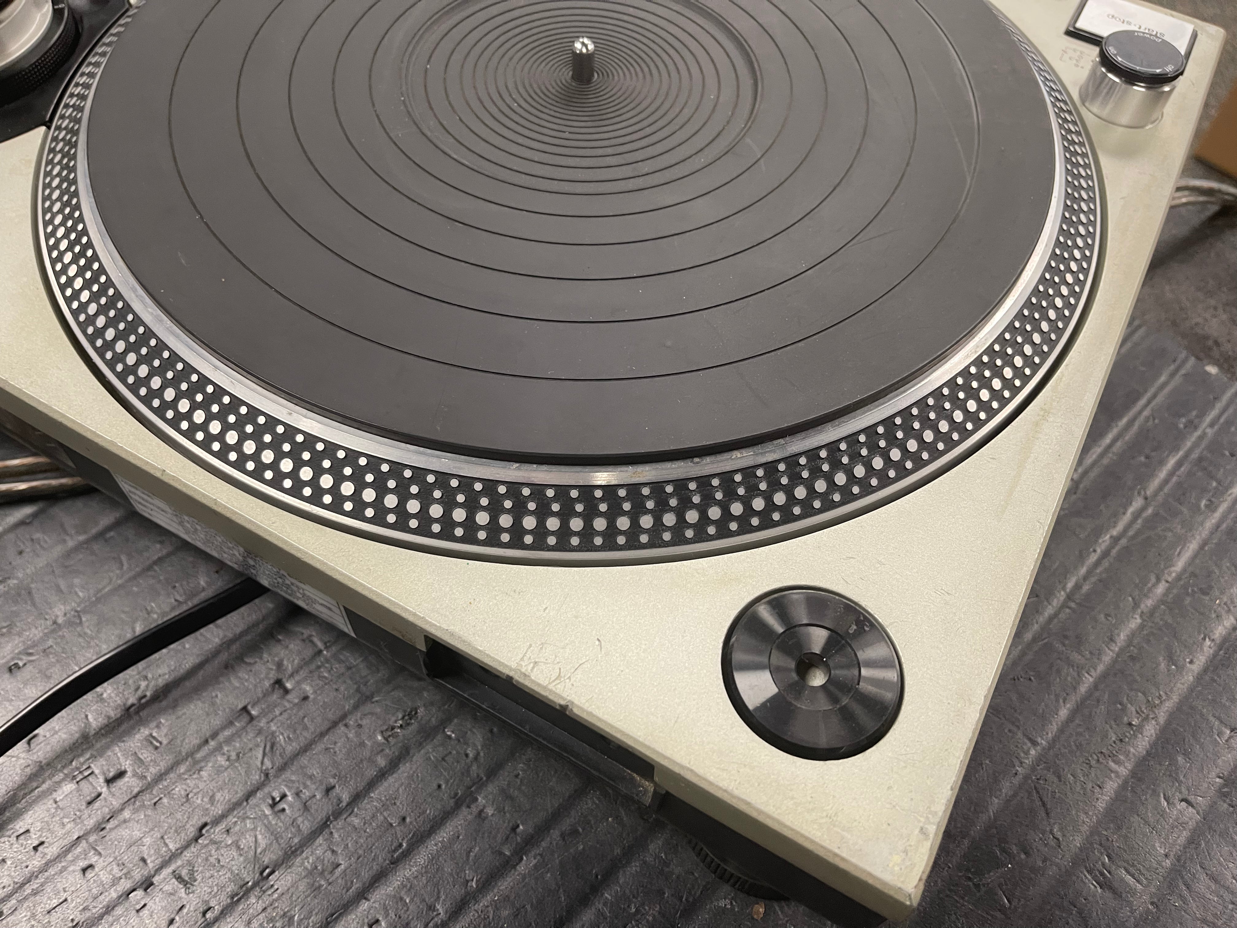 Technics SL-1200 MK2 Direct Drive Turntable