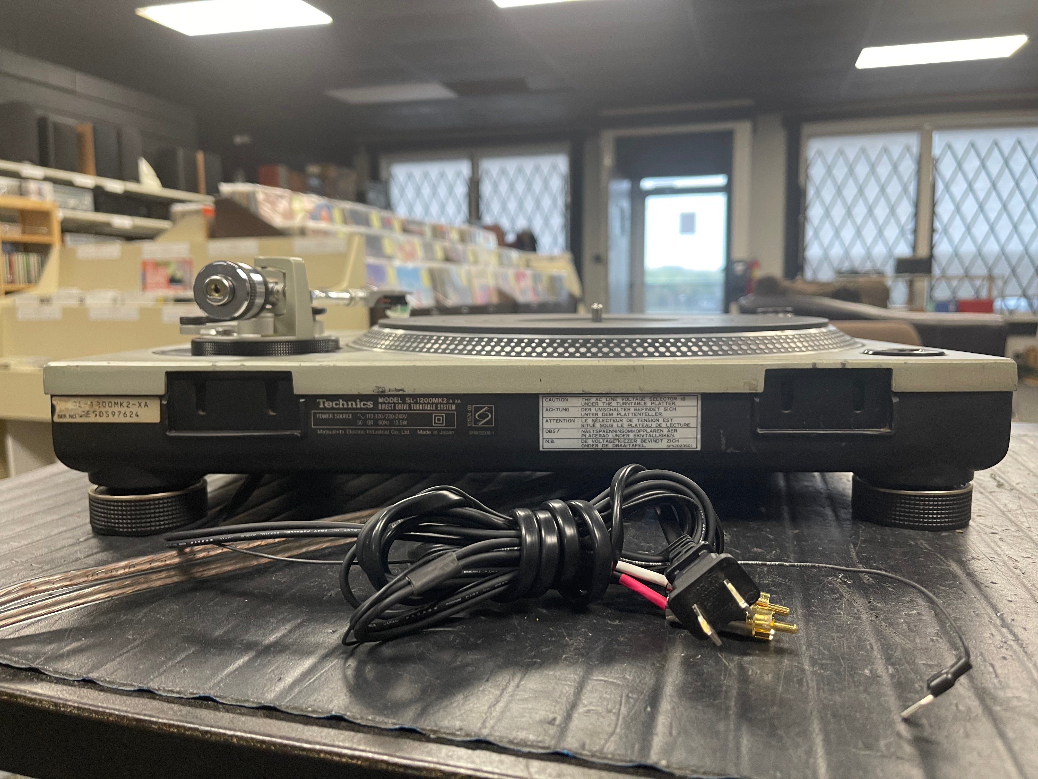 Technics SL-1200 MK2 Direct Drive Turntable