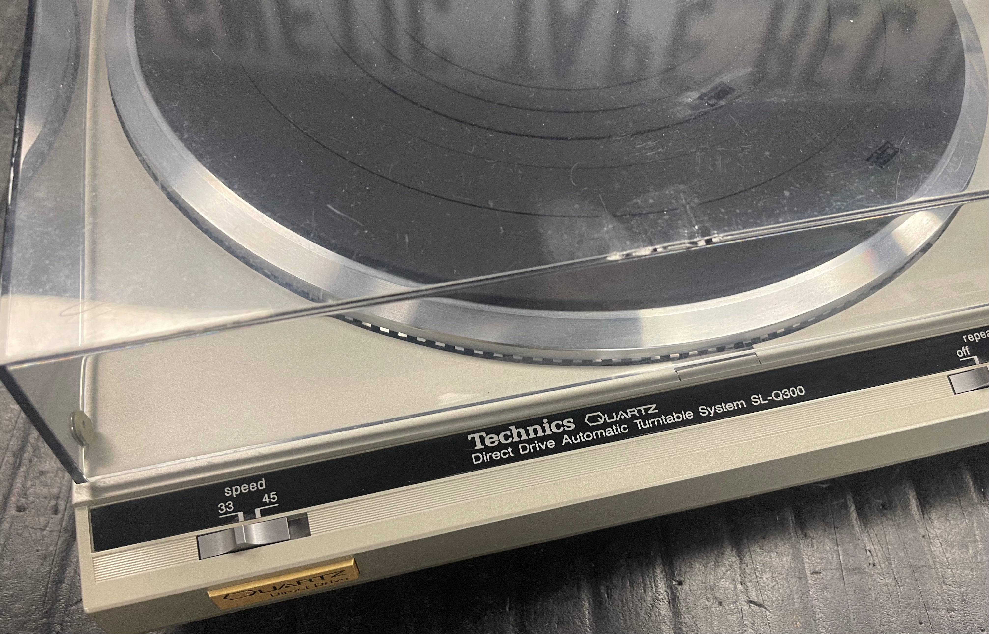 Technics SL-Q300 Turntable