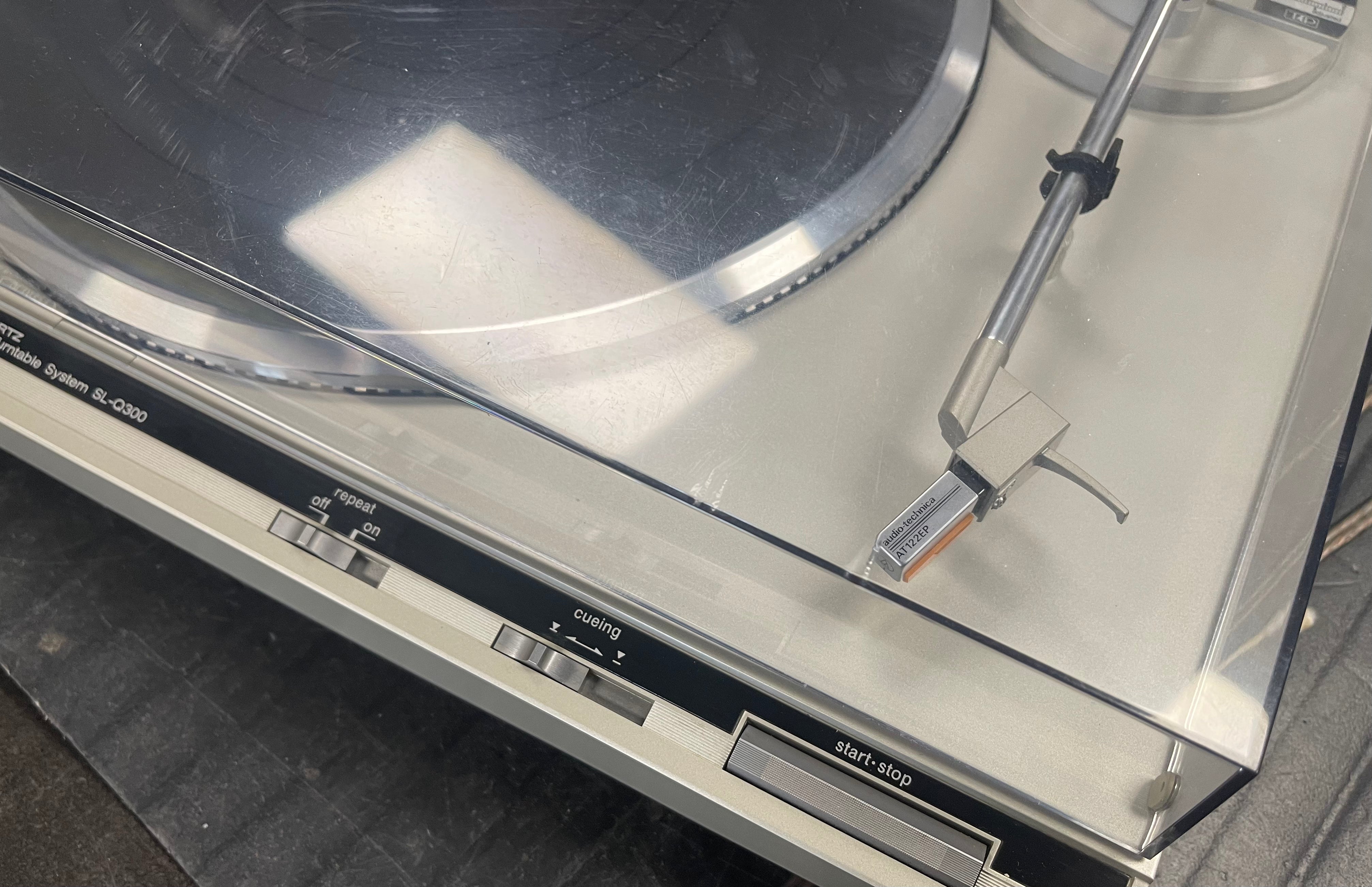 Technics SL-Q300 Turntable