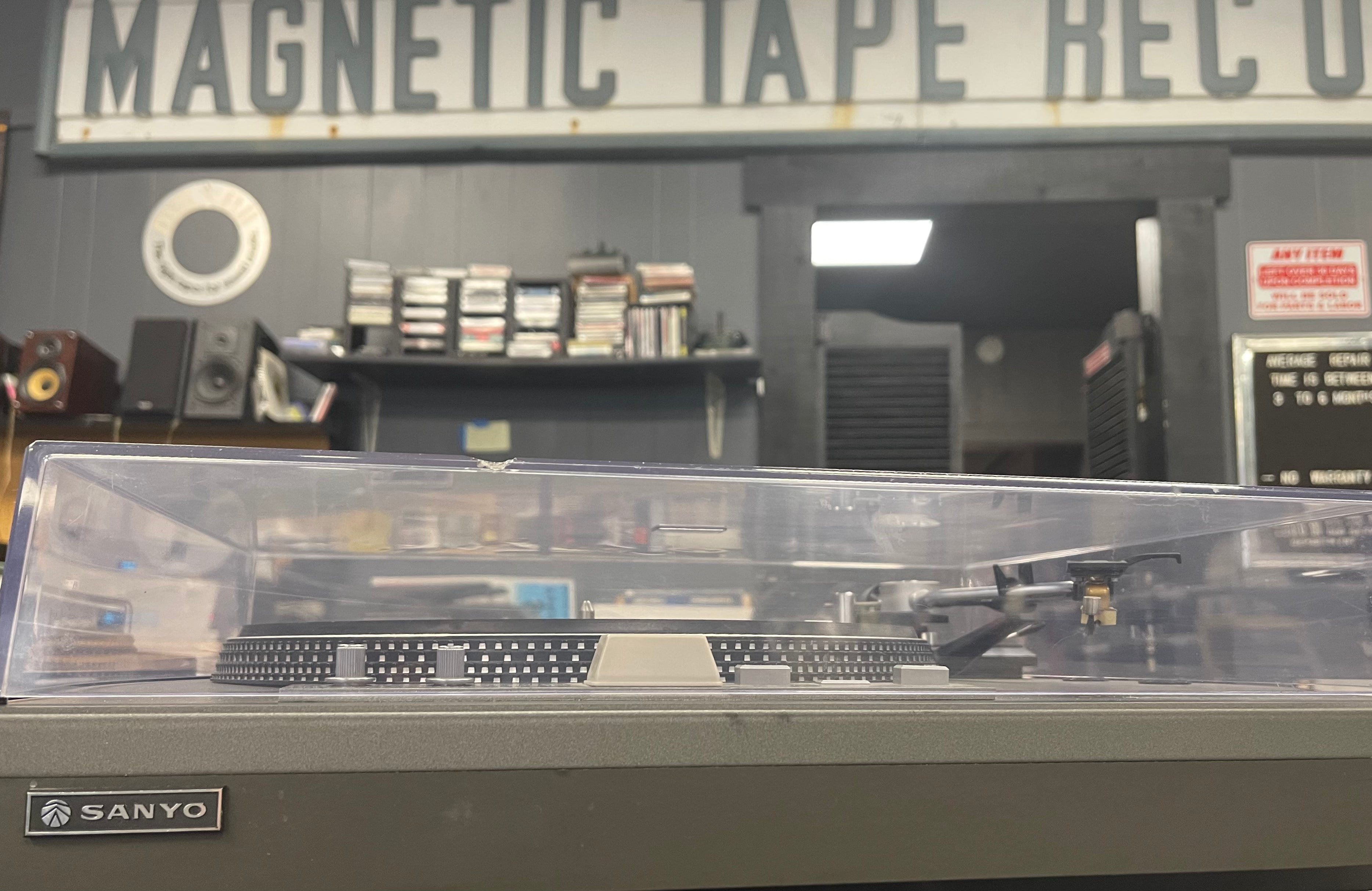 Sanyo TP-747 Turntable