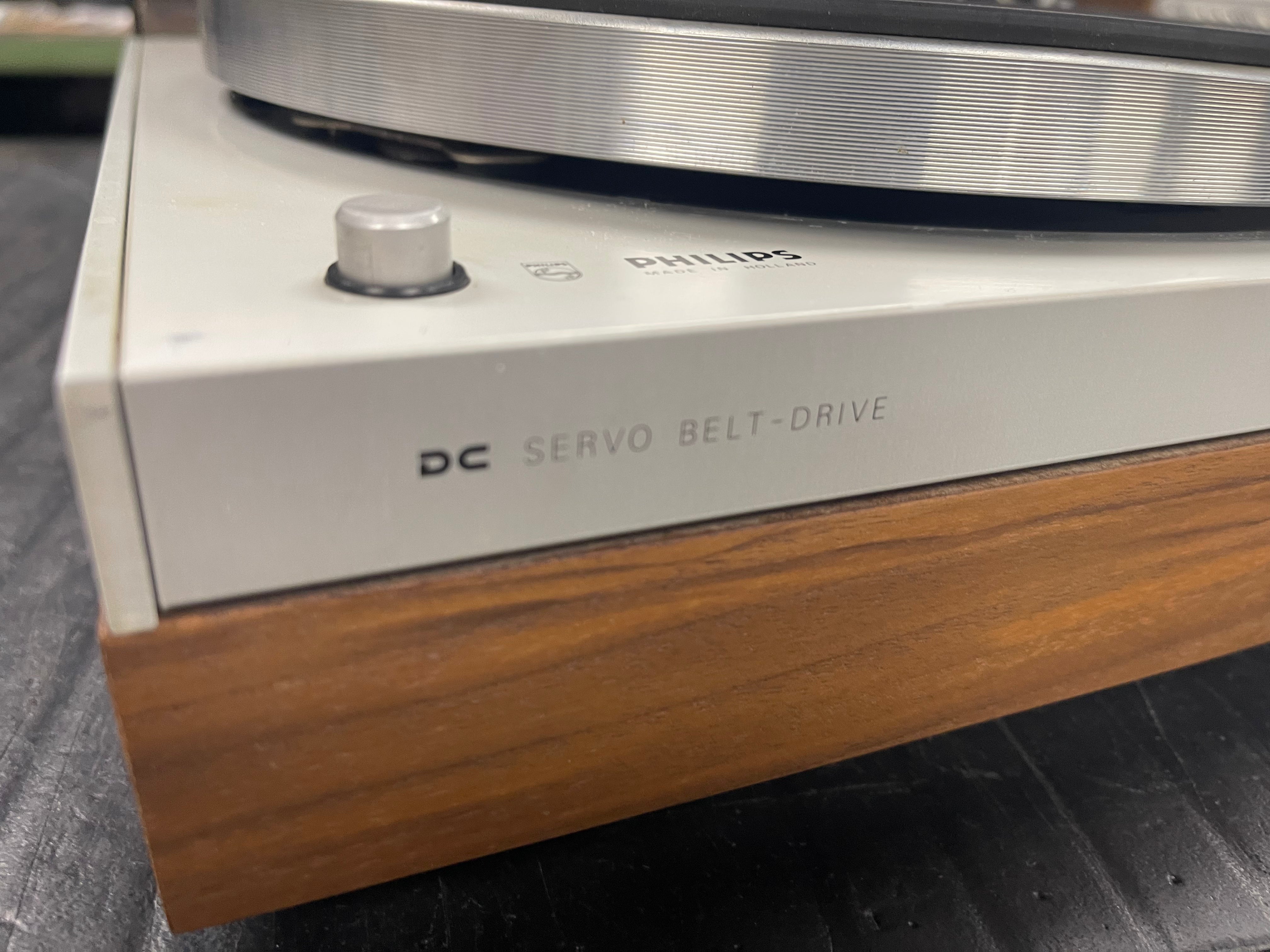 Philips Electronic GA312 DC Servo Belt Drive Turntable