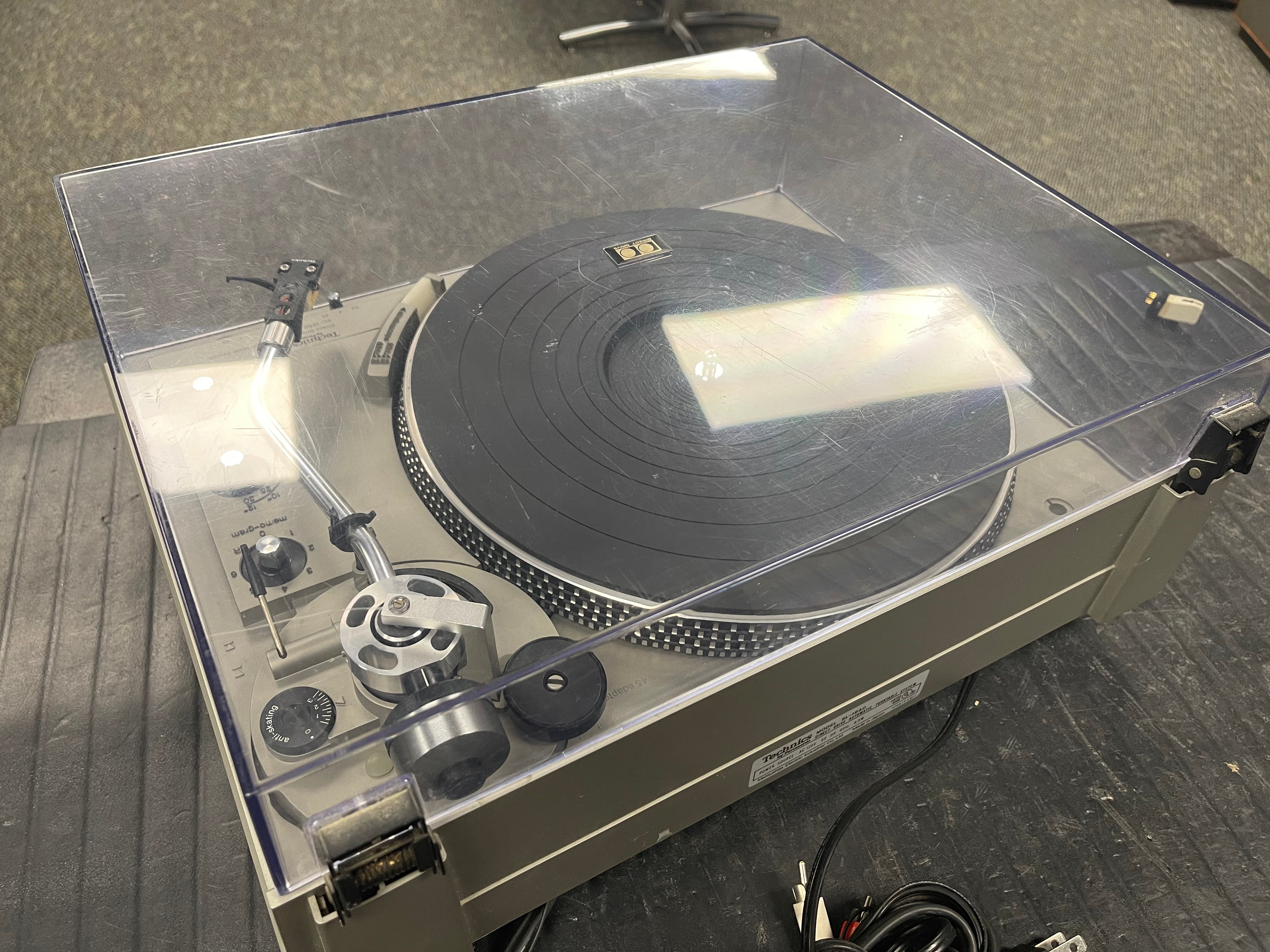 Technics SL 1950 Turntable W/45 Changer Spindle