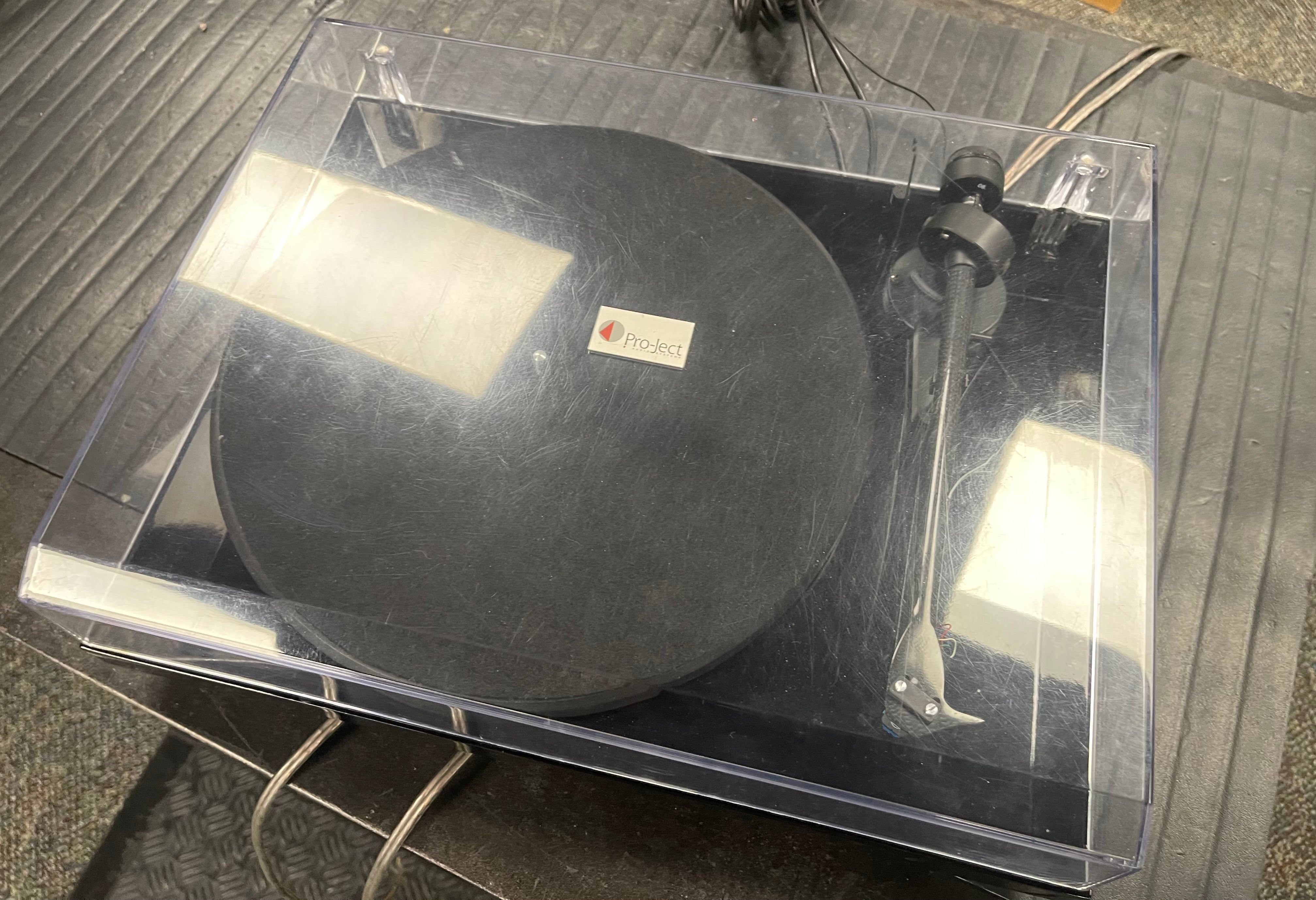 Pro-Ject Debut Carbon Line Out Only Turntable