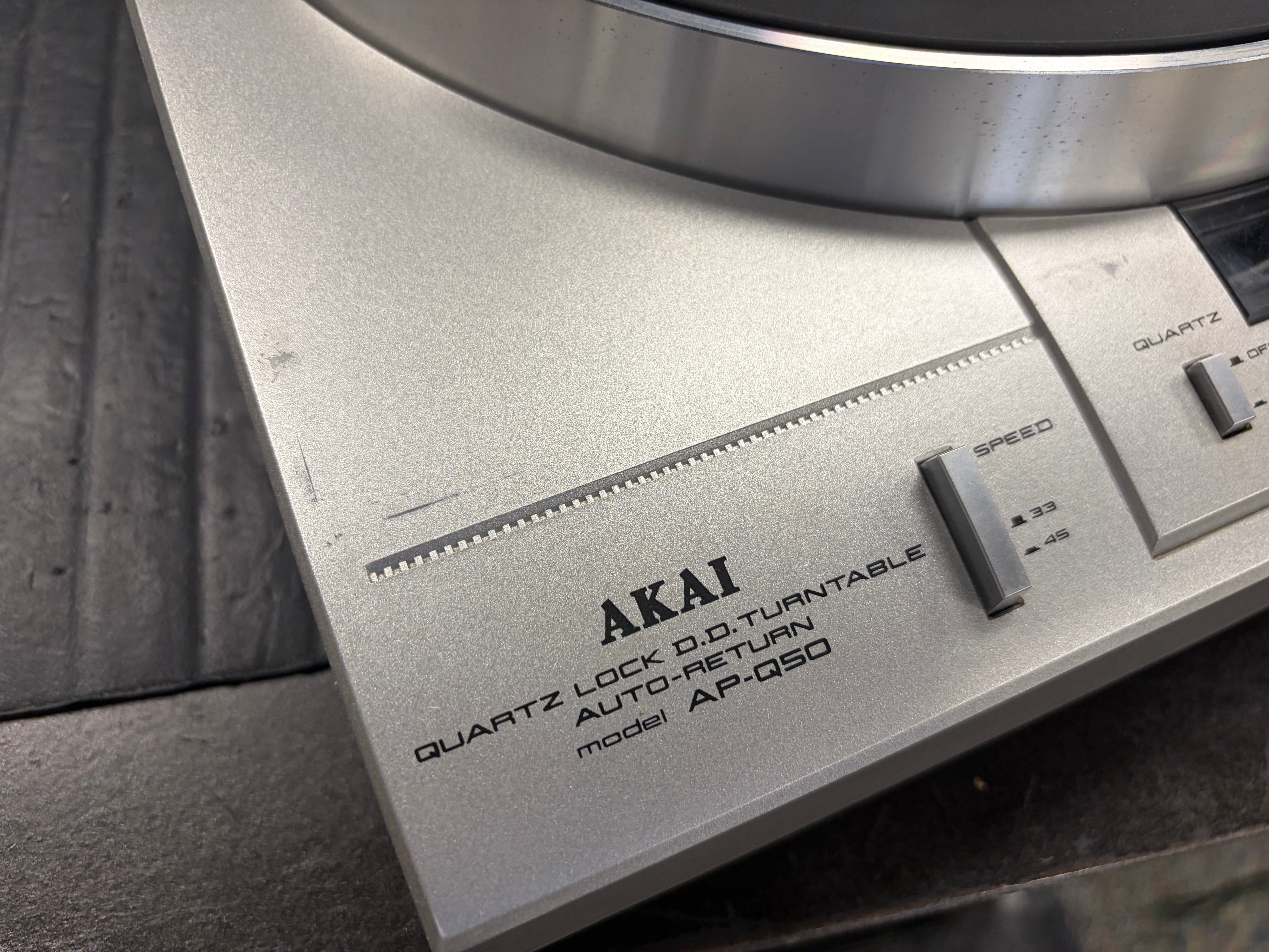 Akai AP-Q50 Quartz Direct Drive Turntable