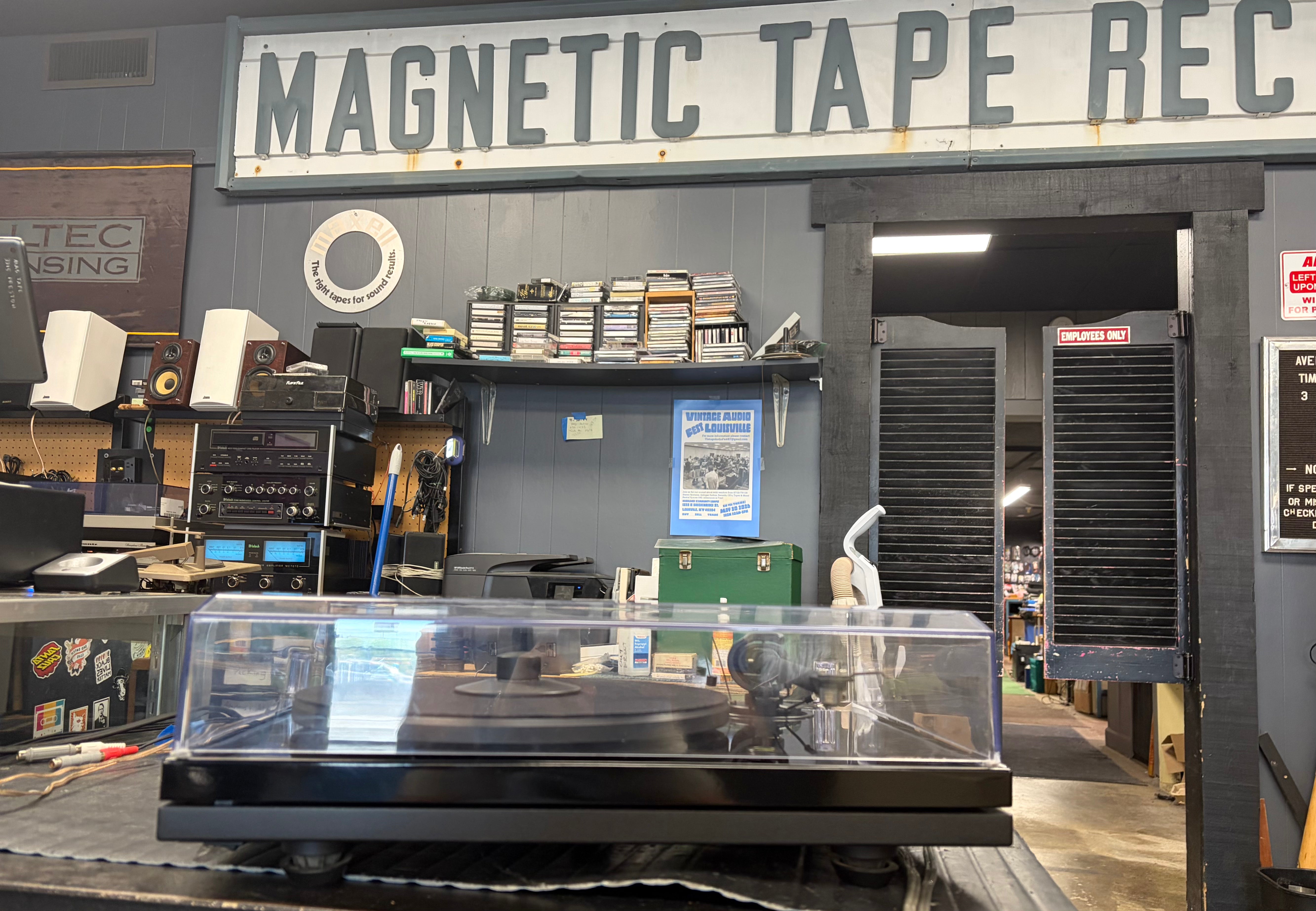 Music Hall MMF-5.1 Turntable