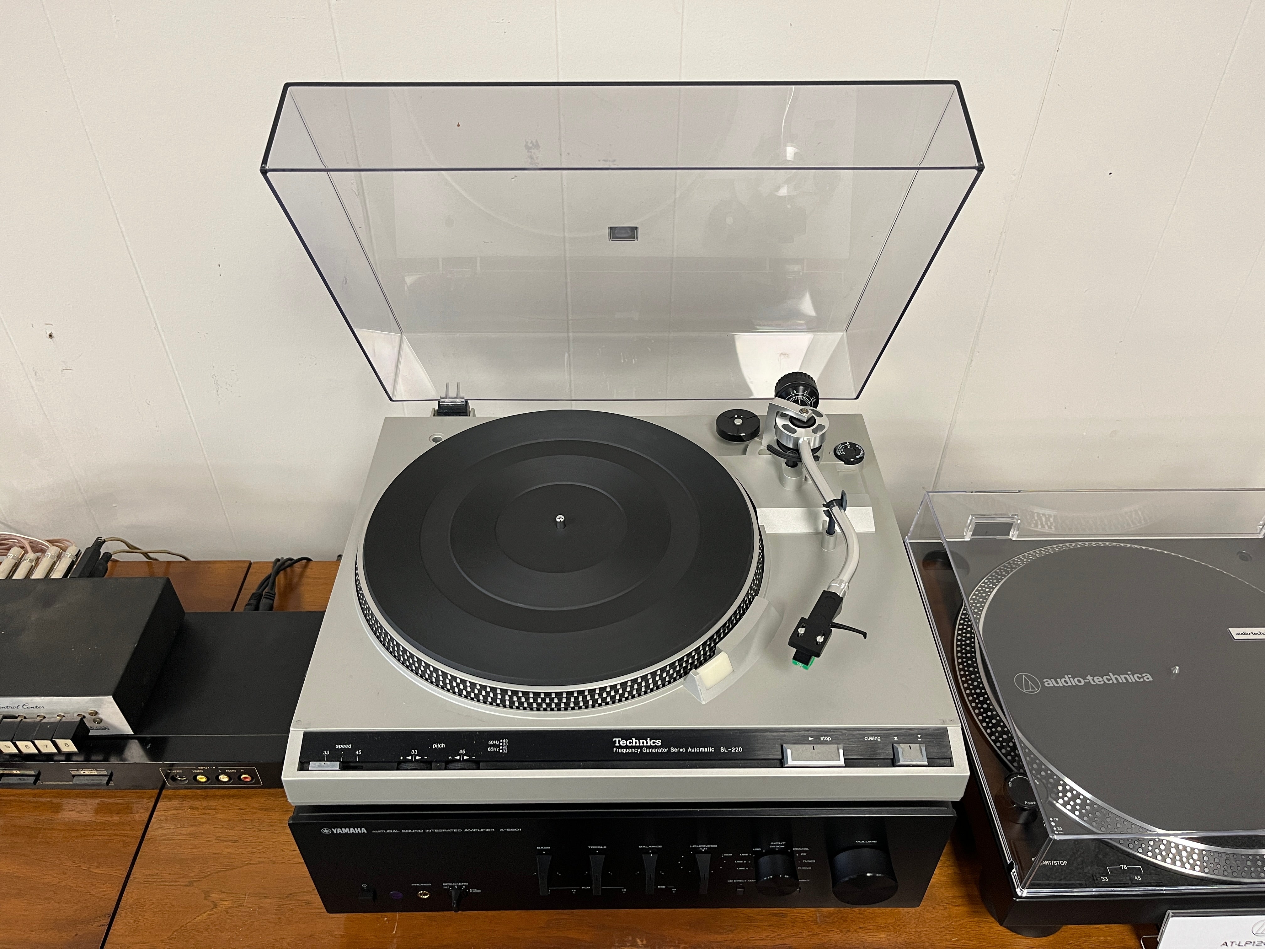 SL-220 Belt-Drive Turntable