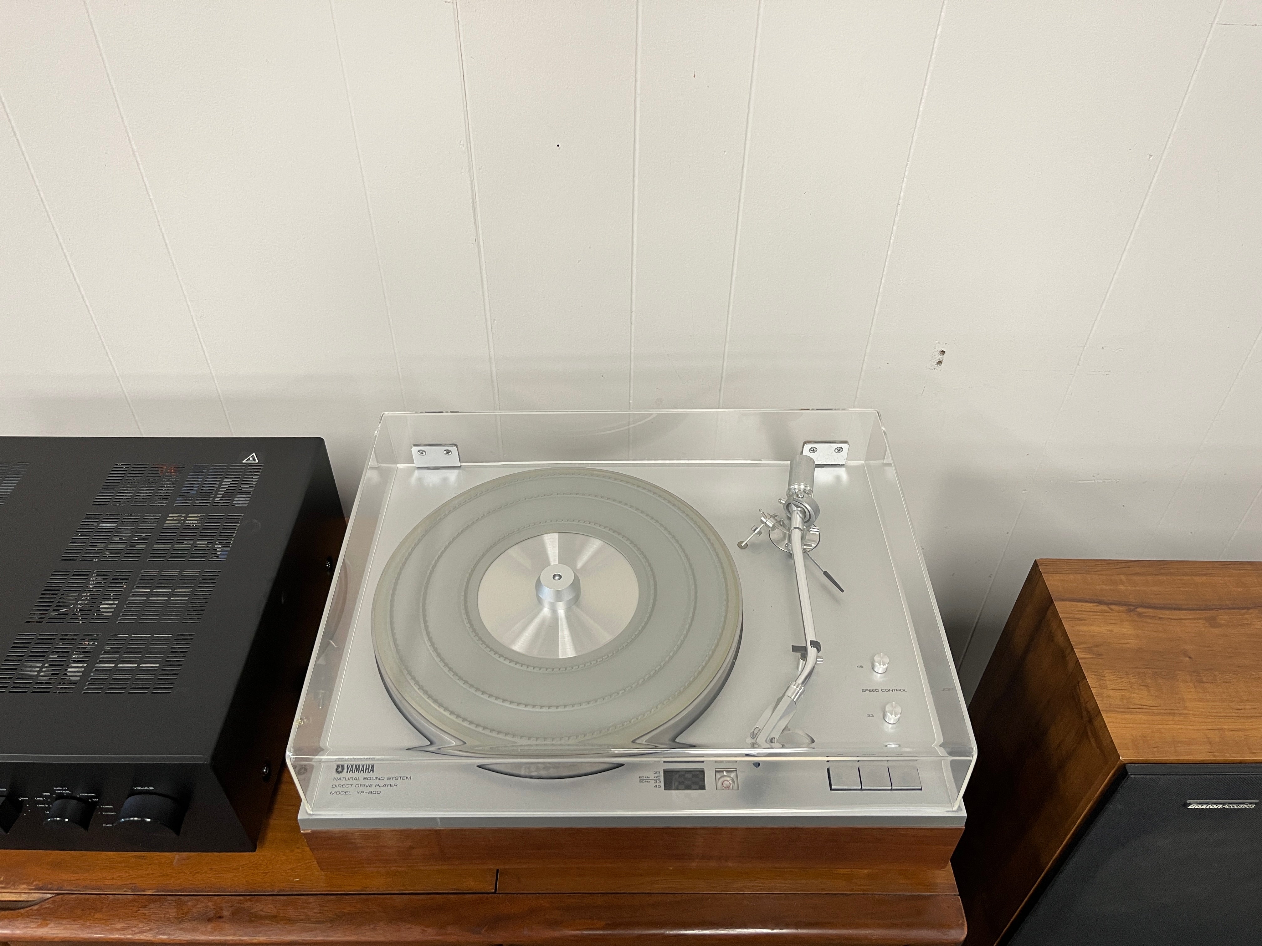 YP-800 Direct-Drive Turntable