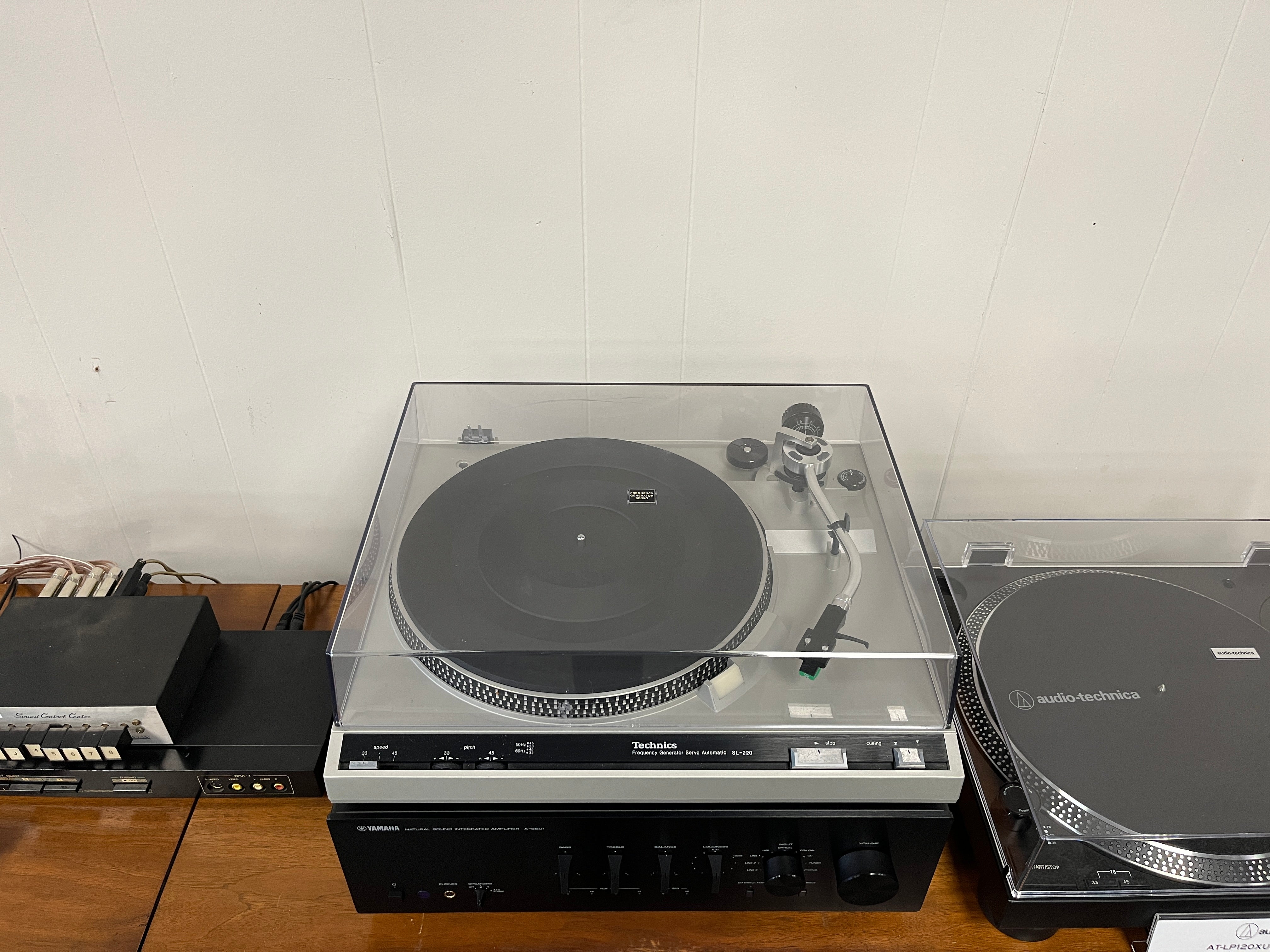 SL-220 Belt-Drive Turntable