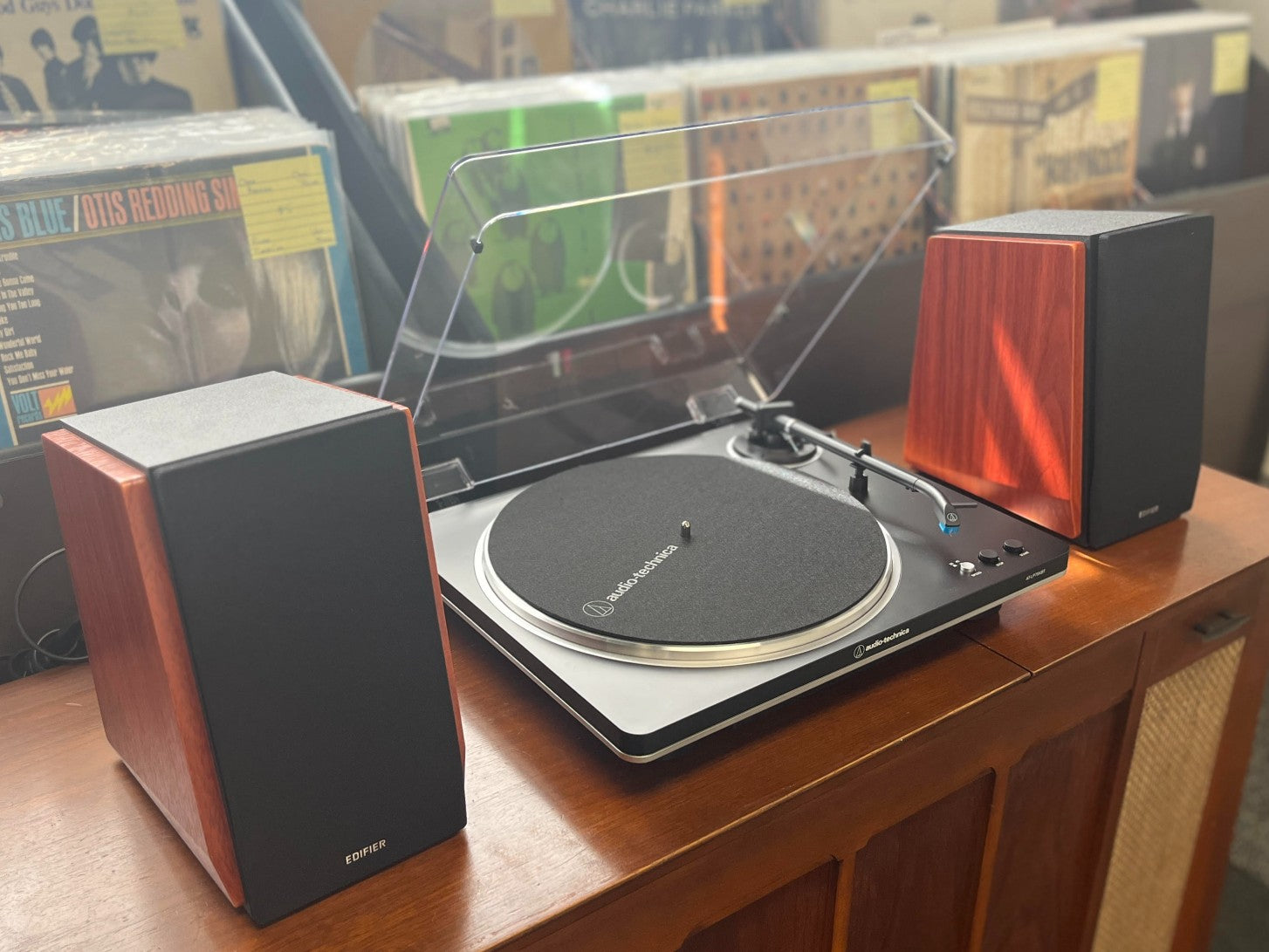 AT-LP70X - Fully Automatic Belt-Drive Turntable + R1700 Powered Speakers w/Bluetooth