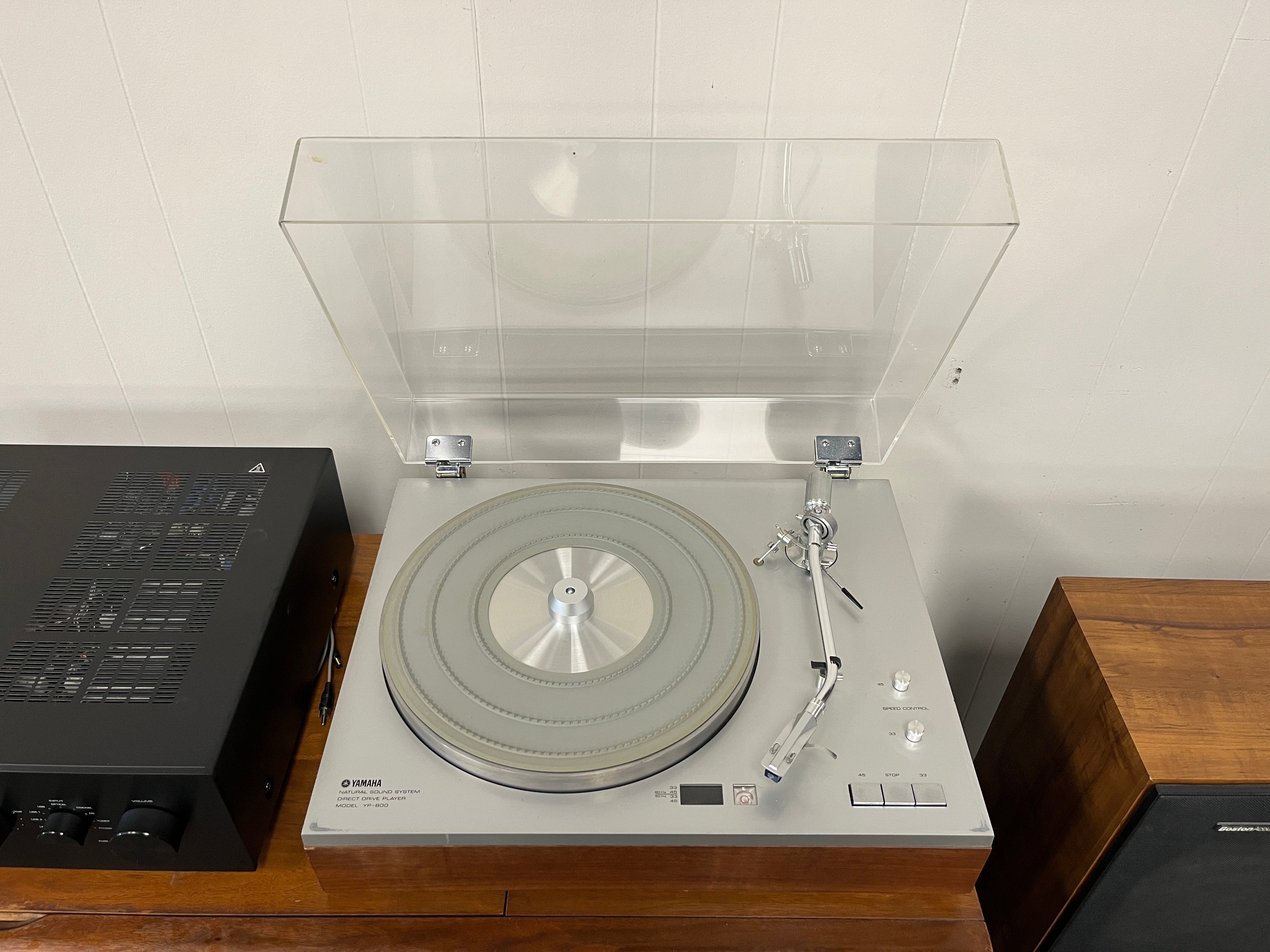 YP-800 Direct-Drive Turntable