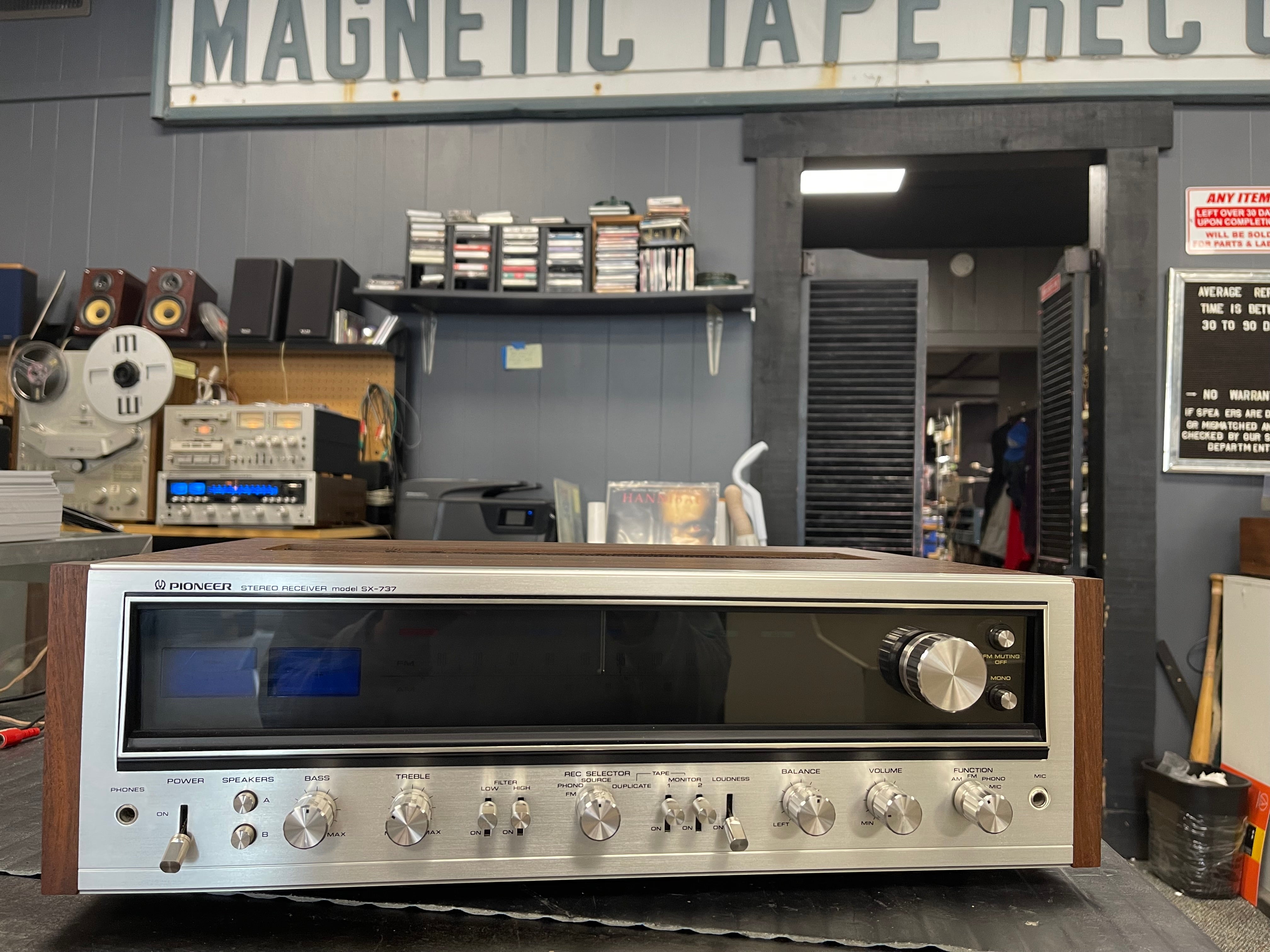 Pioneer SX-737. **MINTY**