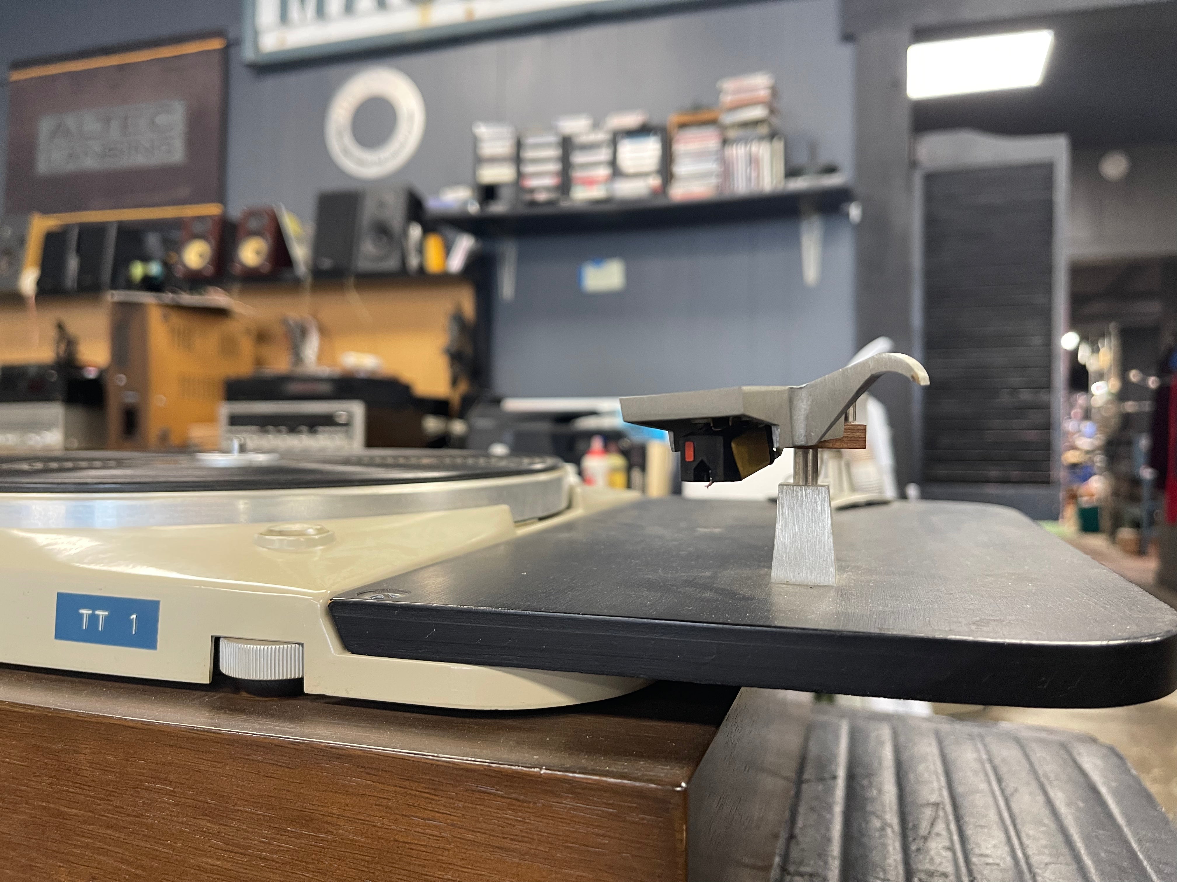 Thorens TD 124 Turntable