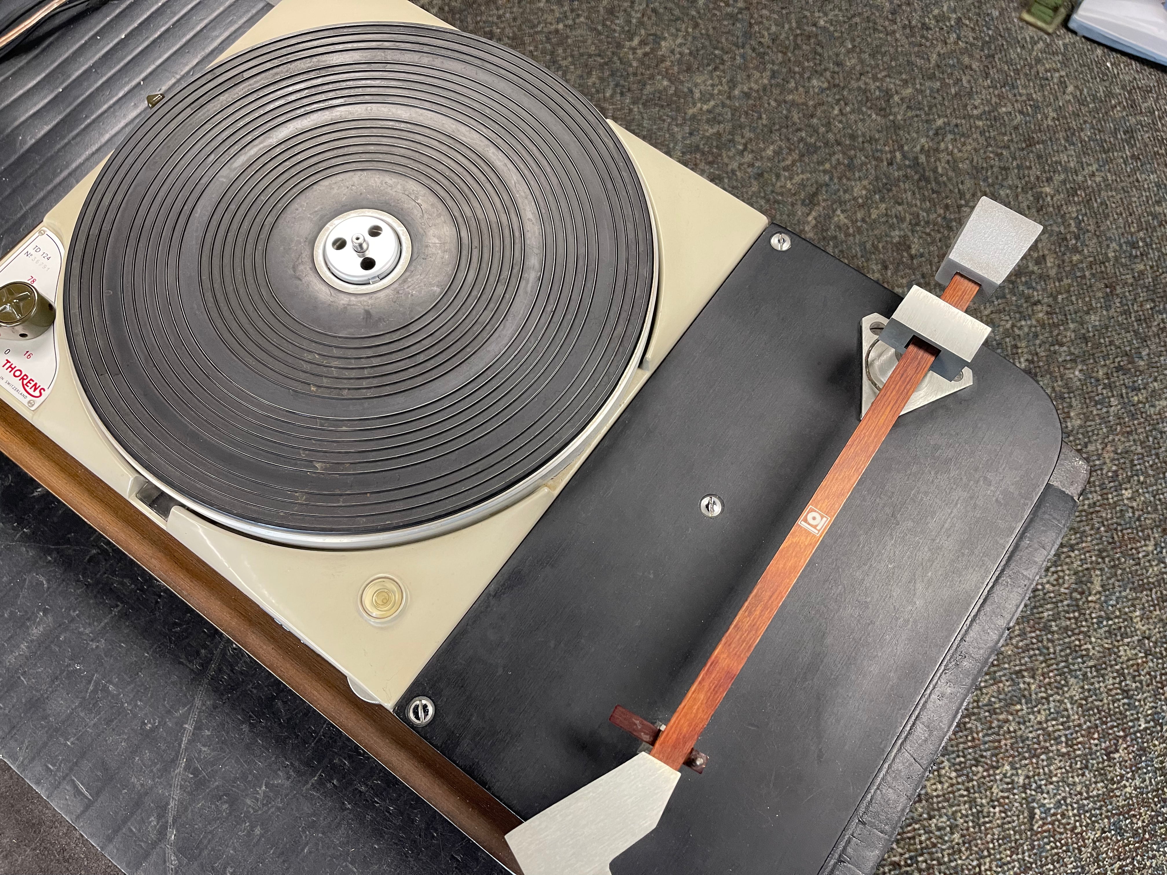 Thorens TD 124 Turntable