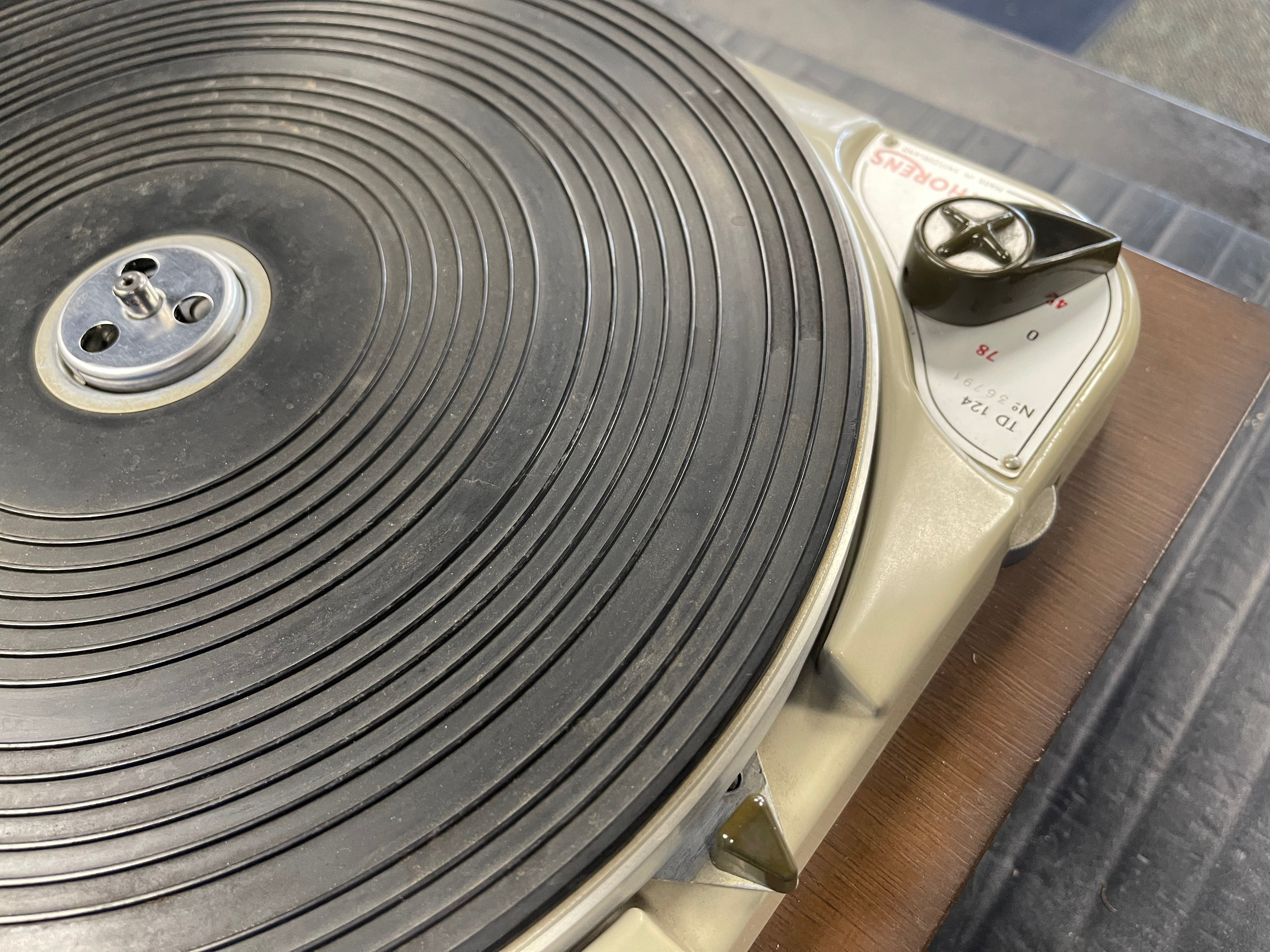 Thorens TD 124 Turntable