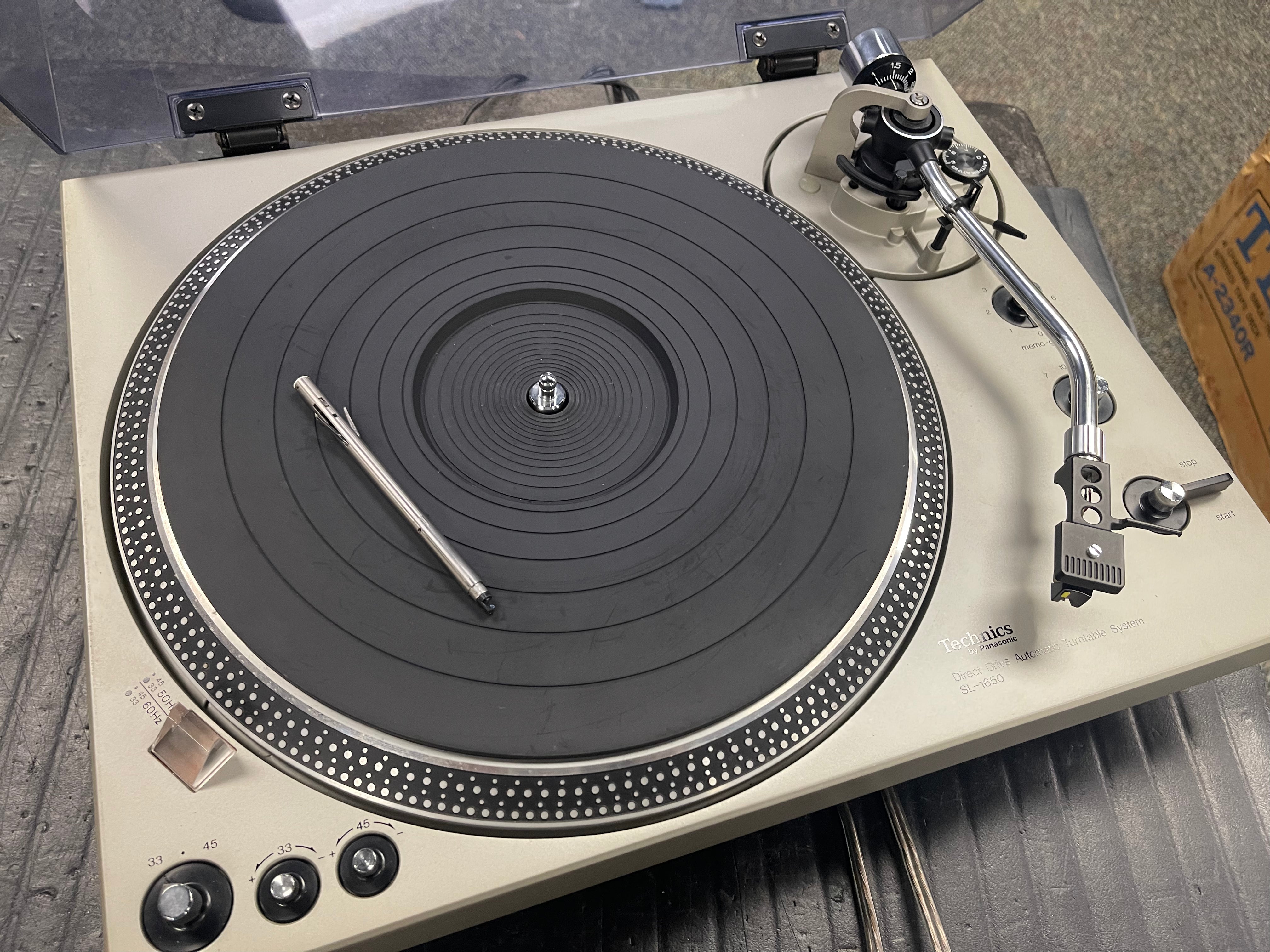 Technics SL-1650 Turntable W/Stacking Spindle