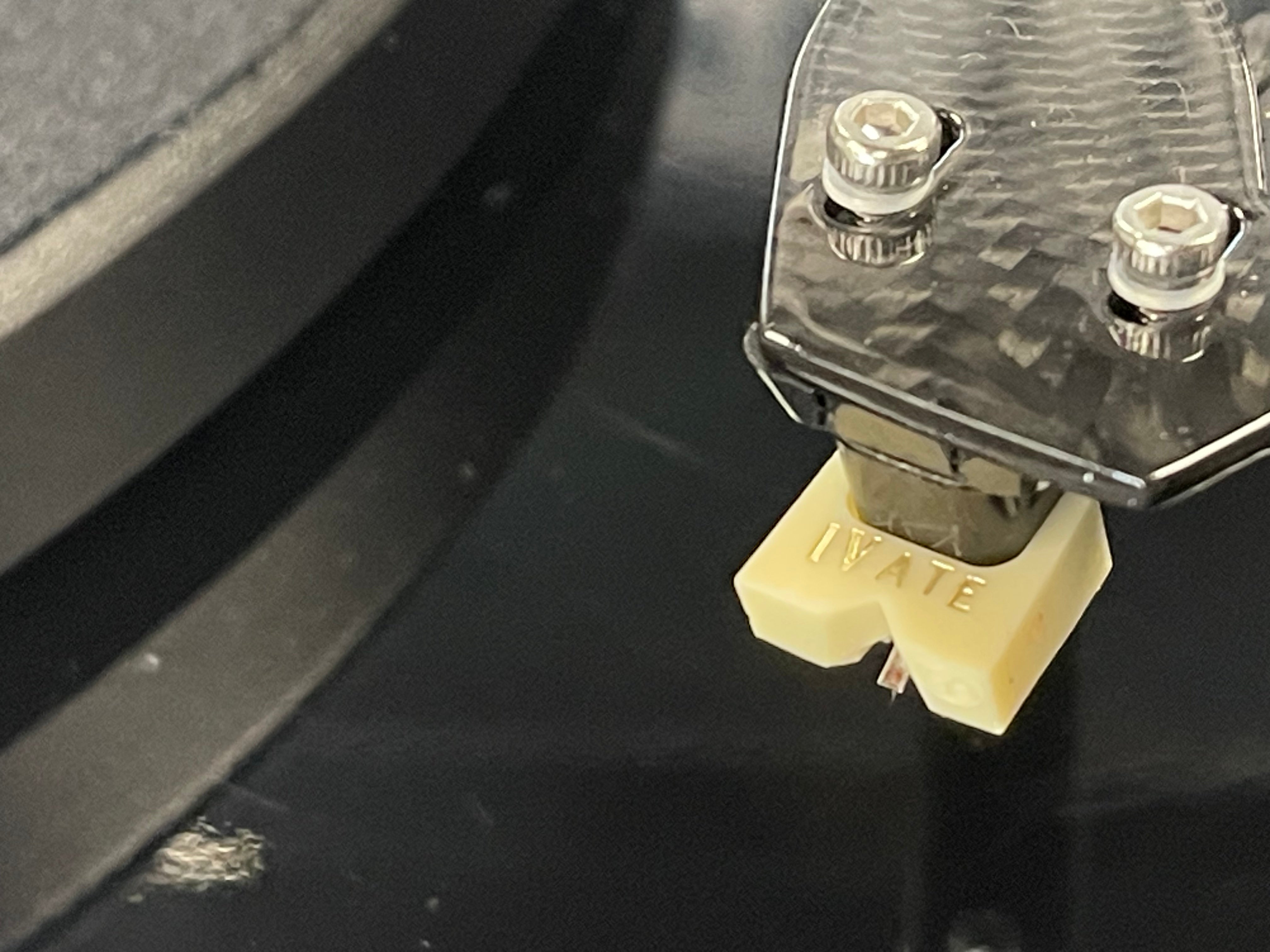 PRO-JECT Debut Carbon Turntable