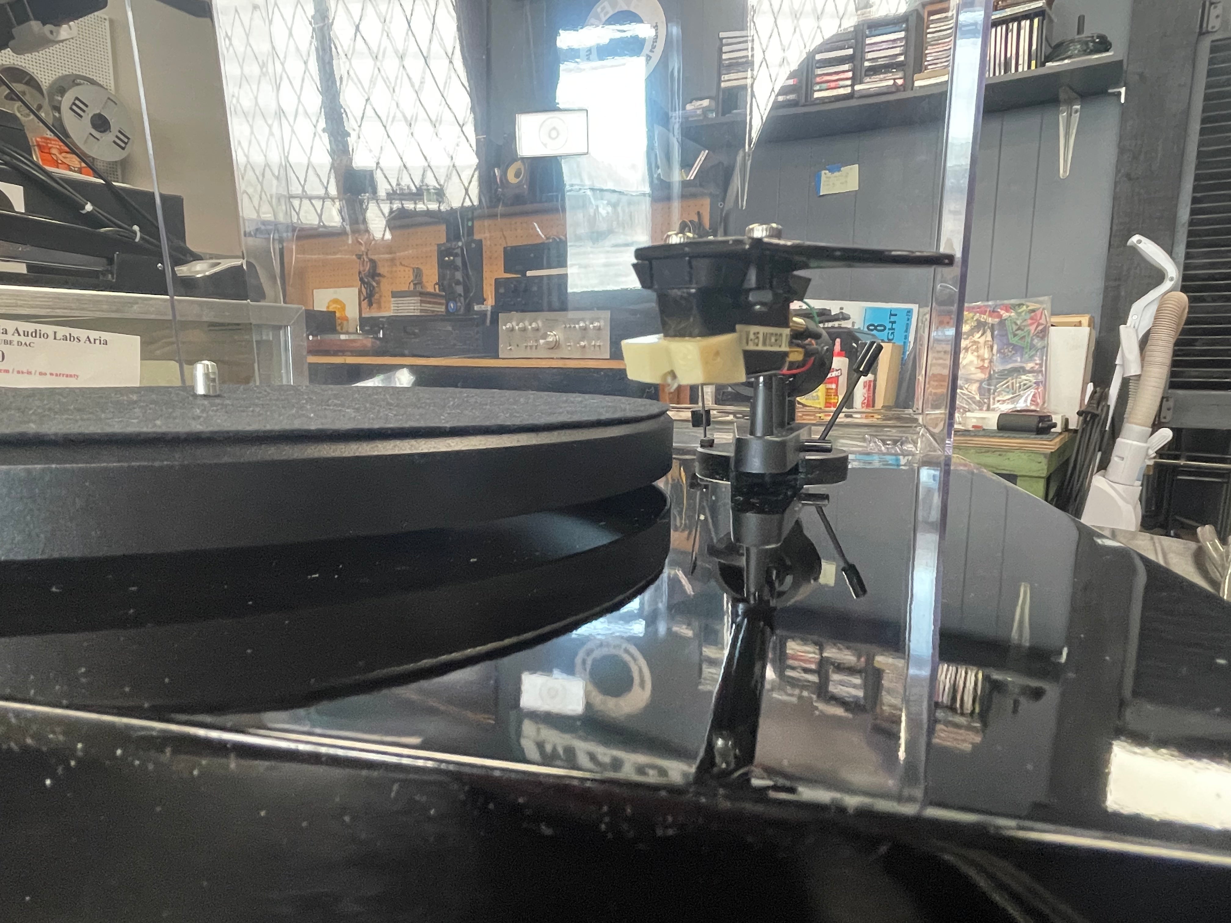 PRO-JECT Debut Carbon Turntable