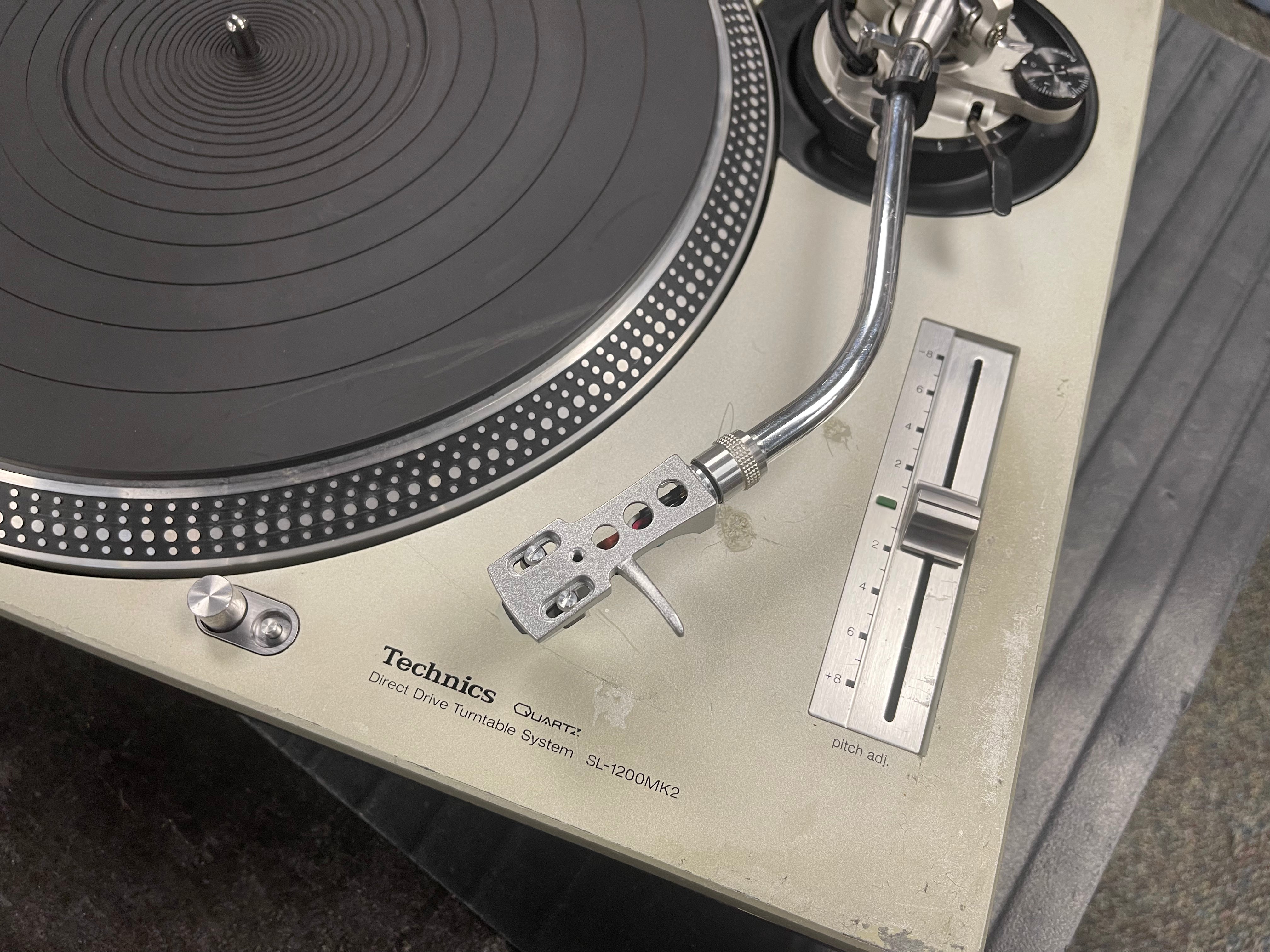 Technics SL-1200 MK2 Direct Drive Turntable