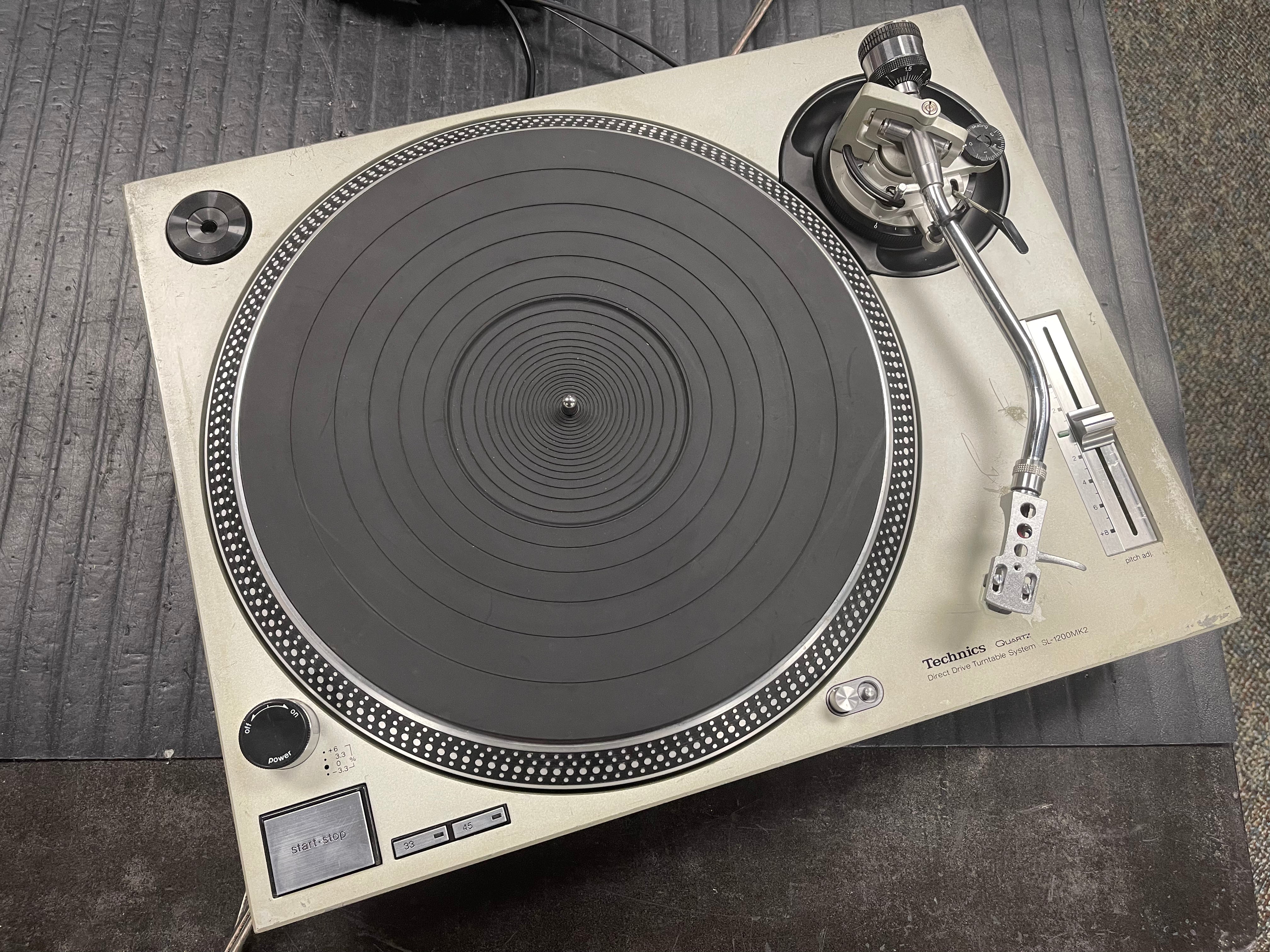 Technics SL-1200 MK2 Direct Drive Turntable