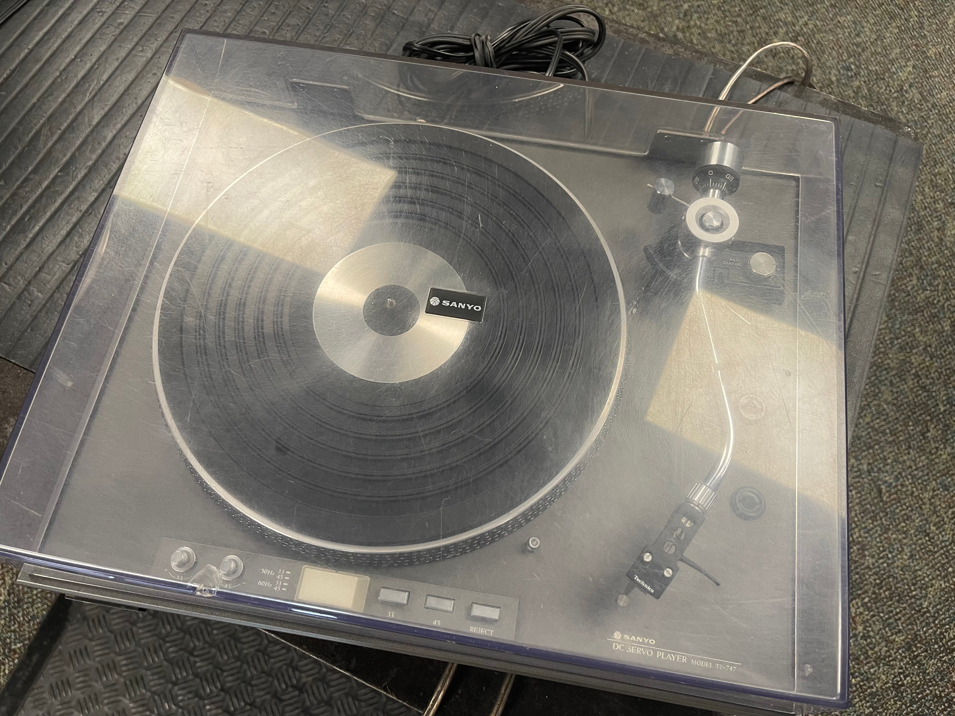 Sanyo TP-747 Turntable