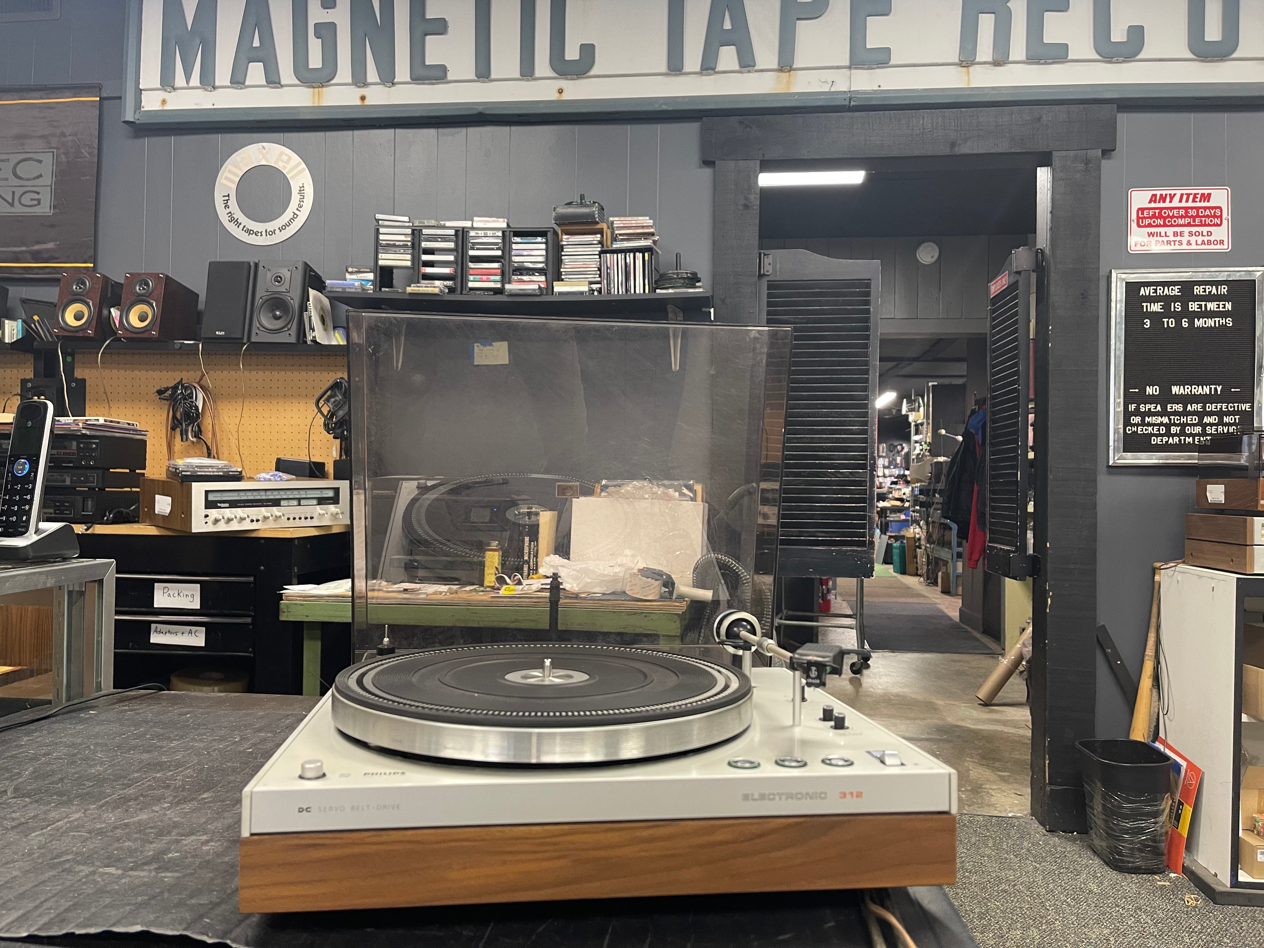 Philips Electronic GA312 DC Servo Belt Drive Turntable