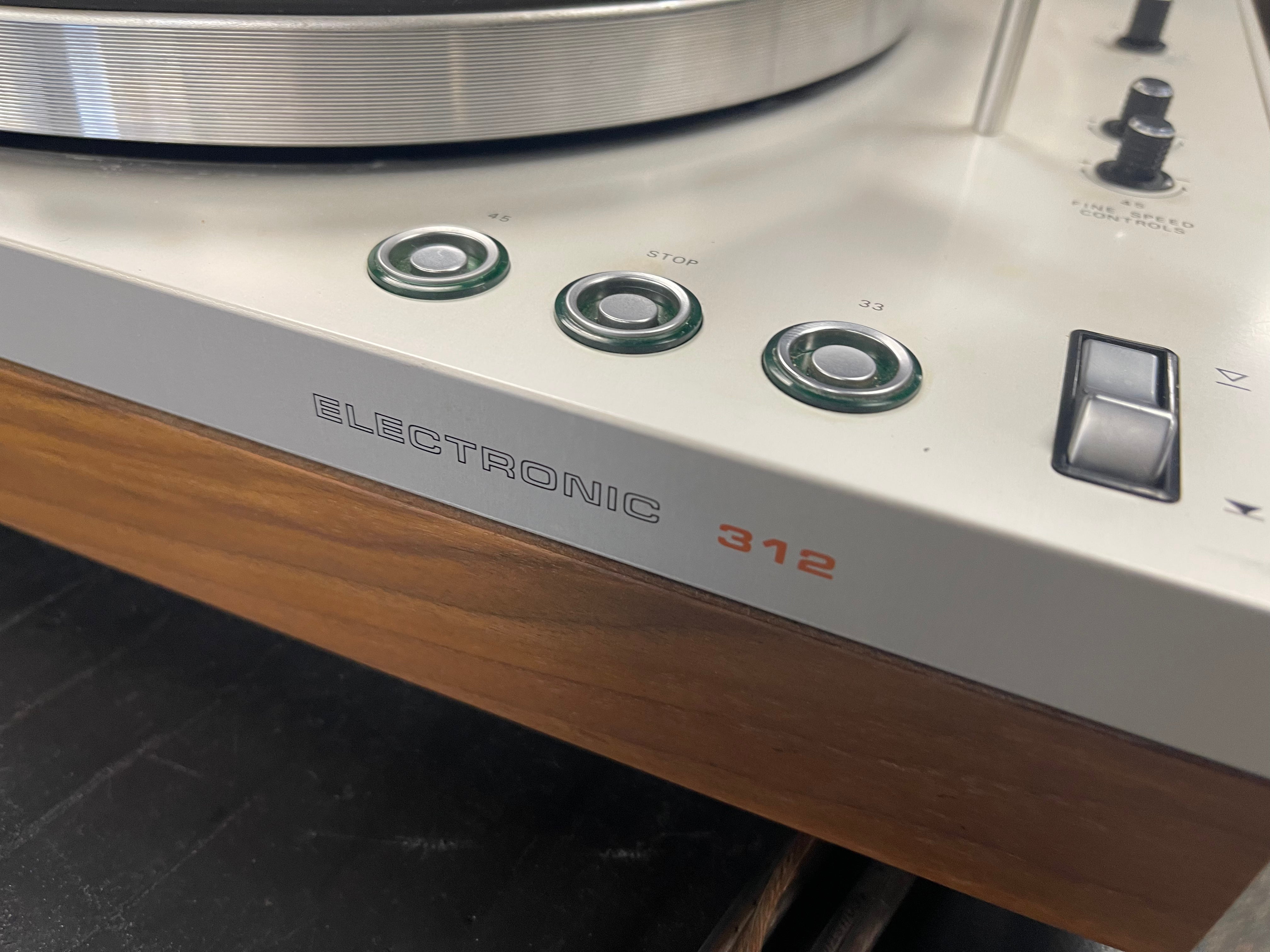 Philips Electronic GA312 DC Servo Belt Drive Turntable