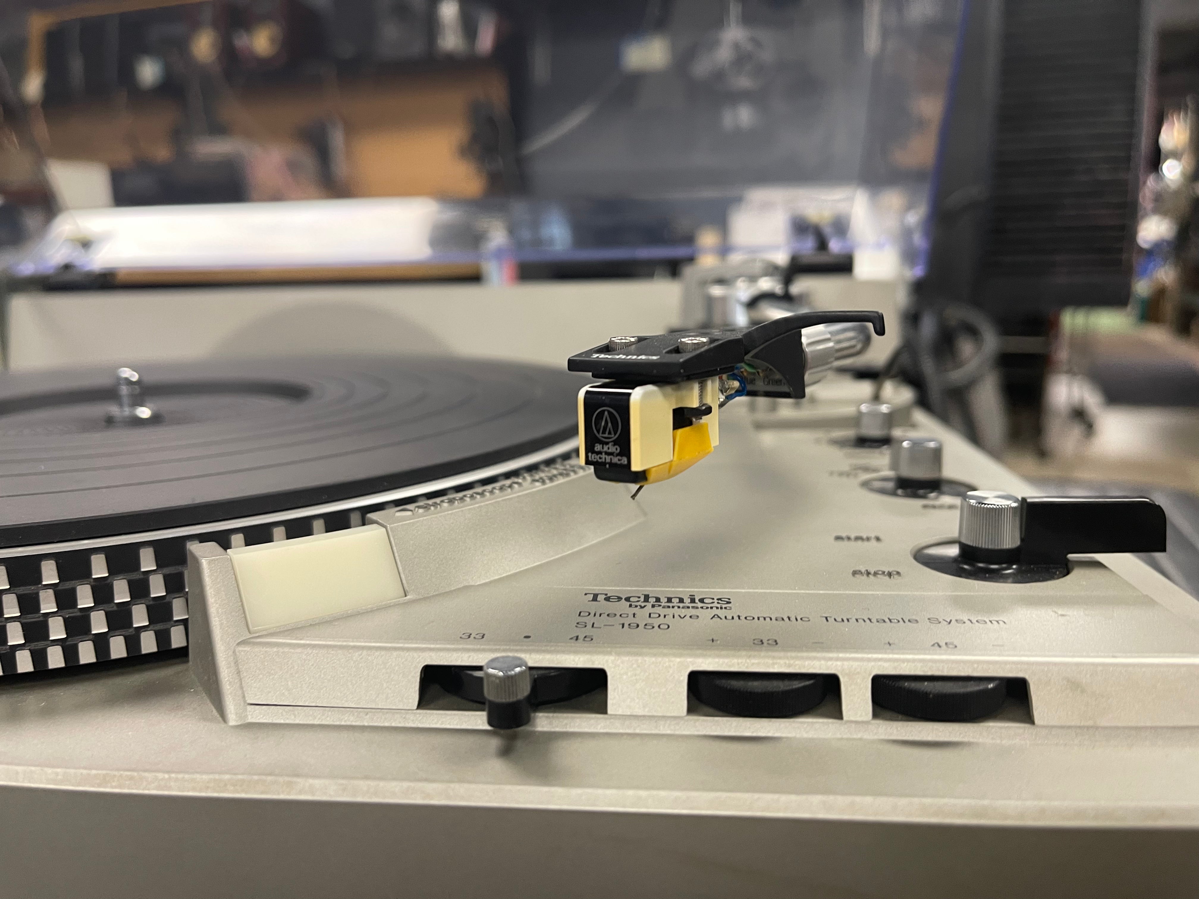 Technics SL 1950 Turntable W/45 Changer Spindle