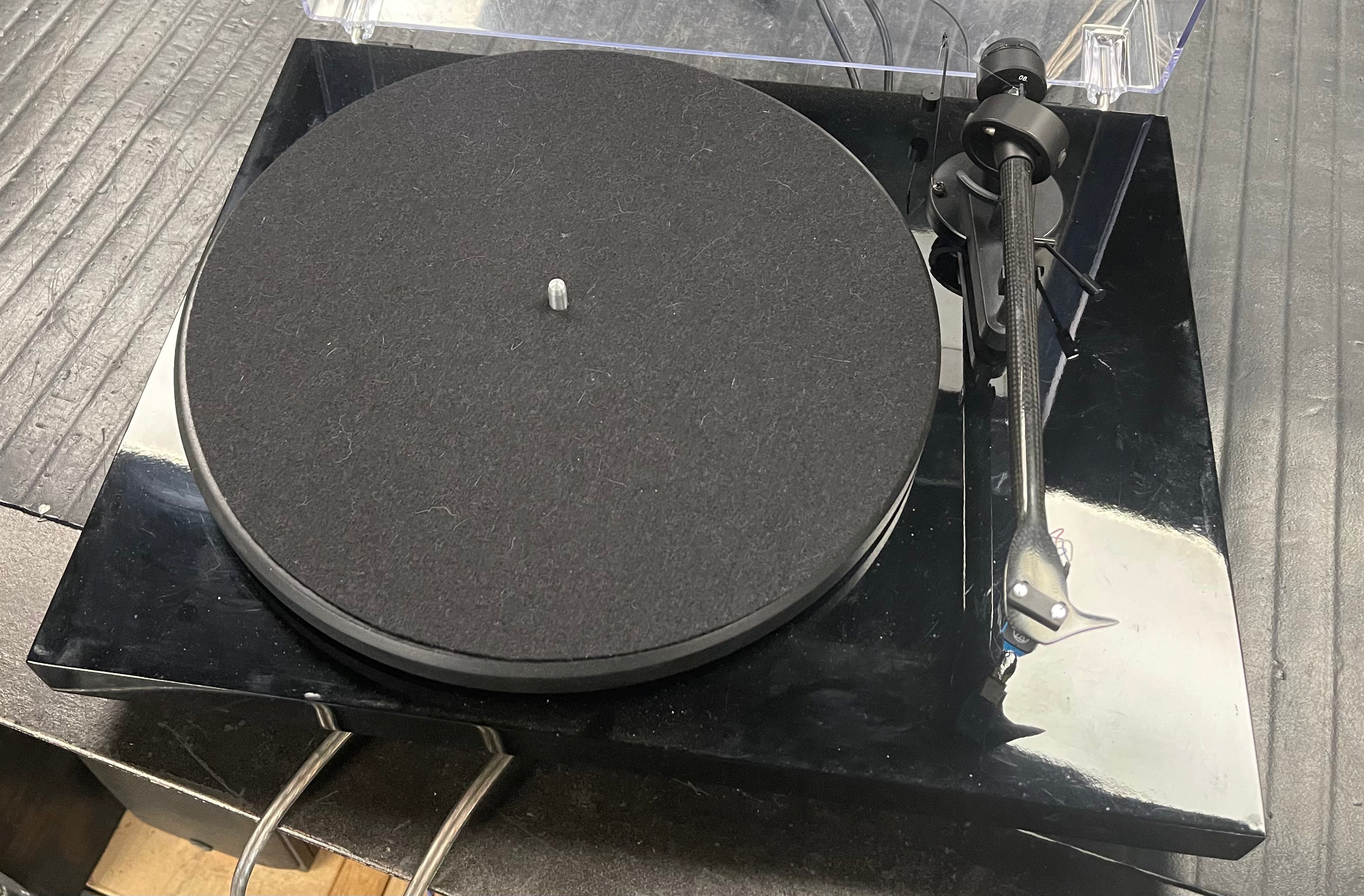 Pro-Ject Debut Carbon Line Out Only Turntable