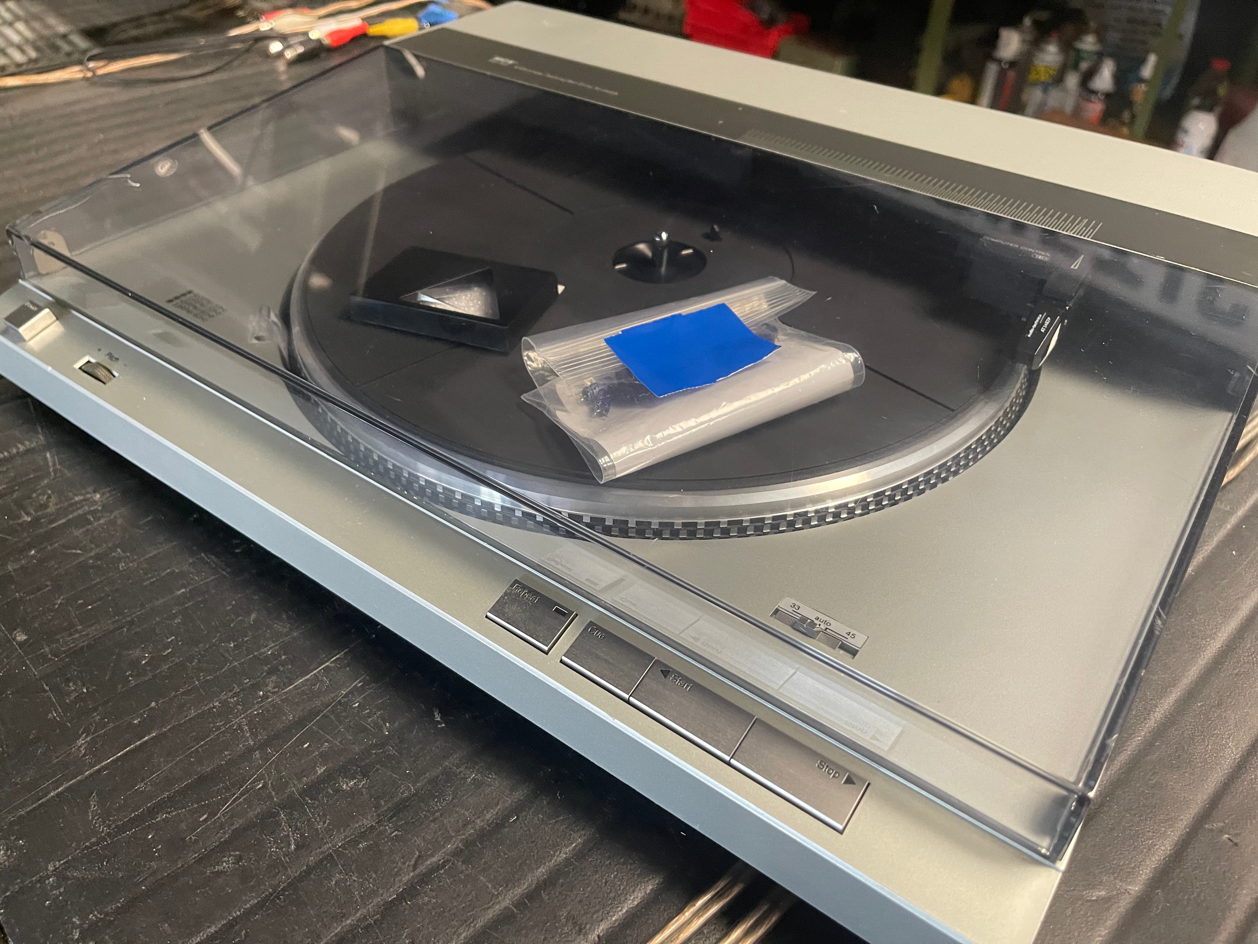 MCS (Modular Component Systems) 6725 Linear Tracking Turntable