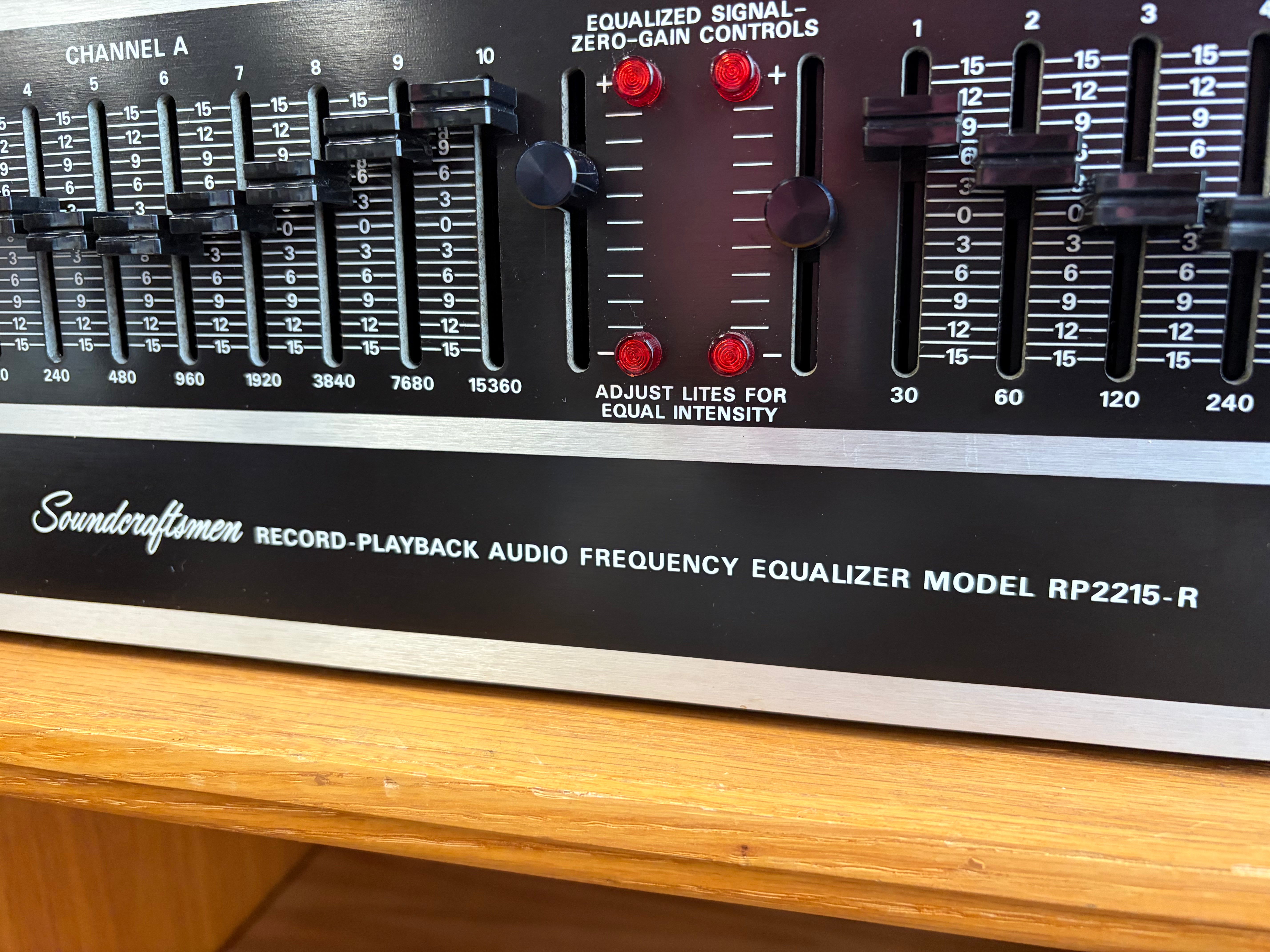 Soundcraftsmen RP-2215 Graphic EQ With Walnut Side Panels
