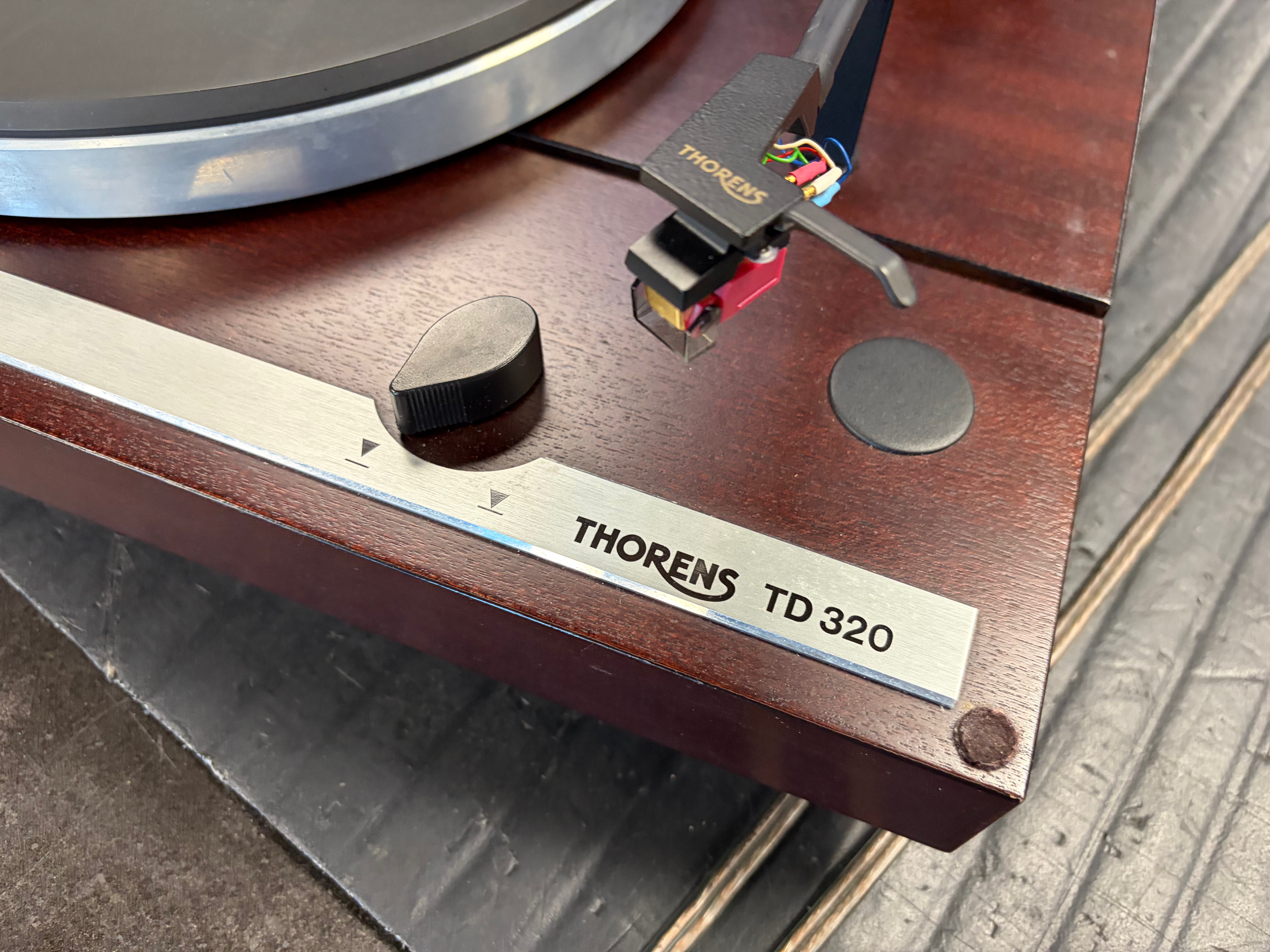 Thorens TD 320 MKII Turntable