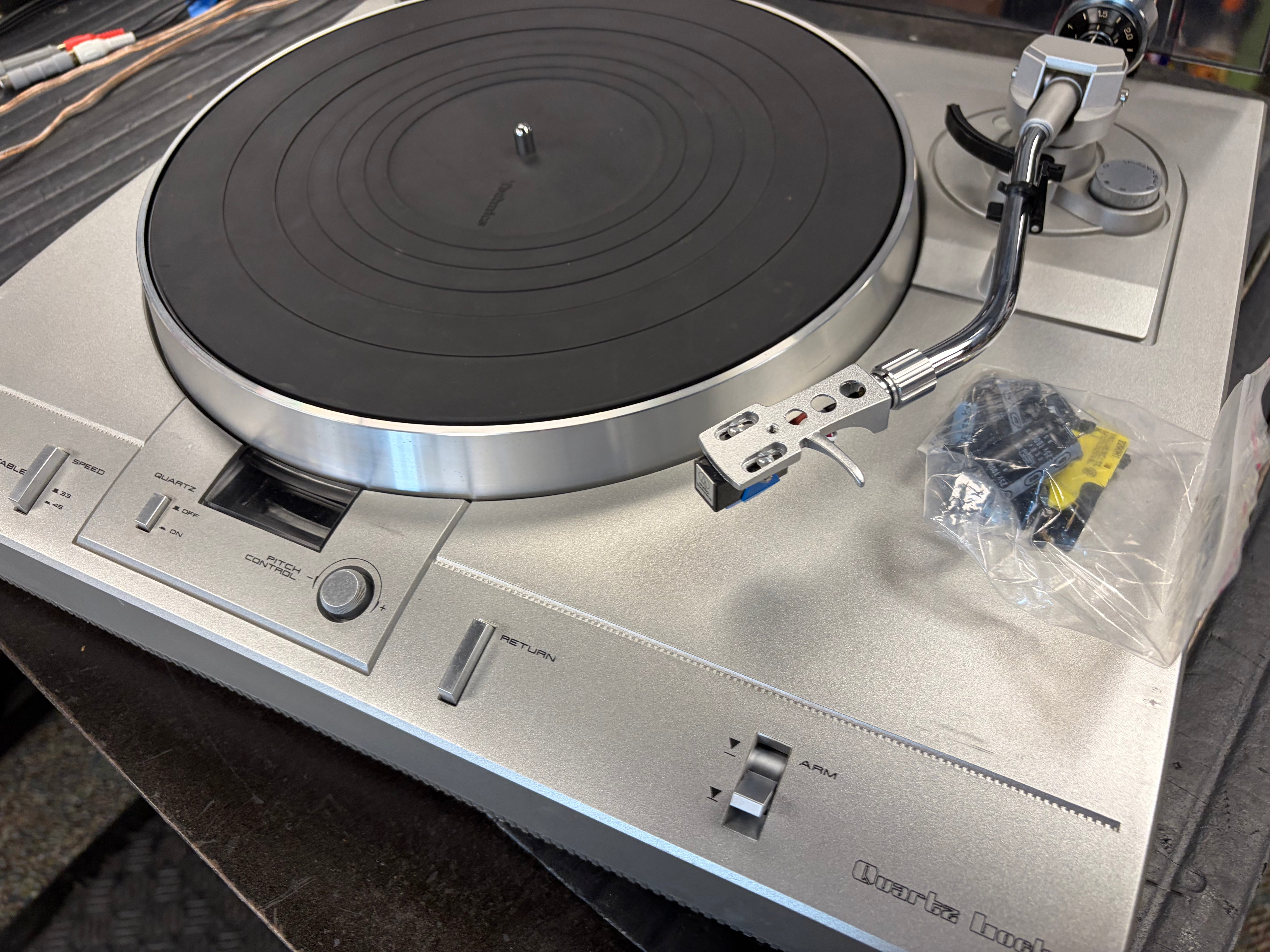 Akai AP-Q50 Quartz Direct Drive Turntable