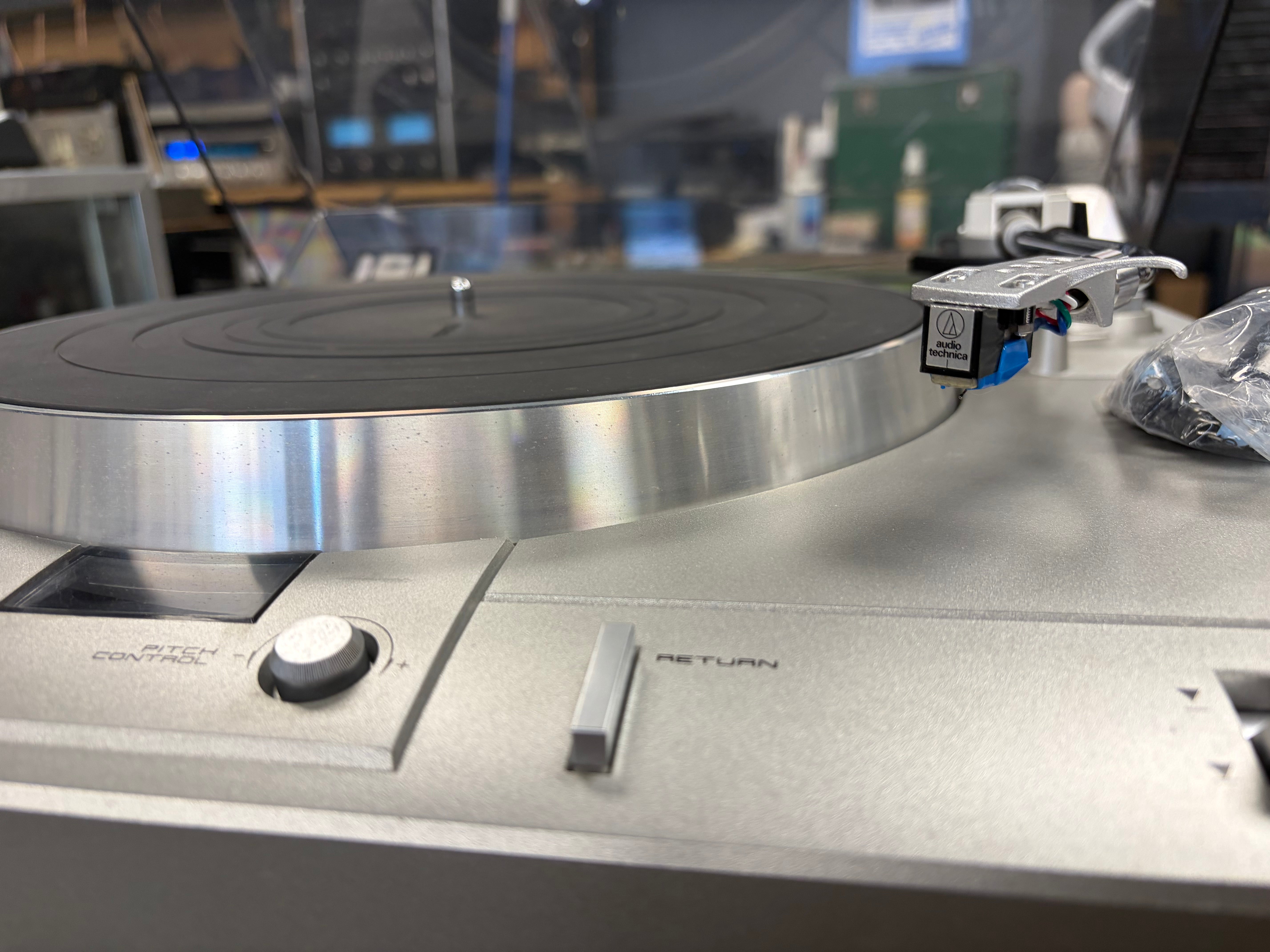 Akai AP-Q50 Quartz Direct Drive Turntable