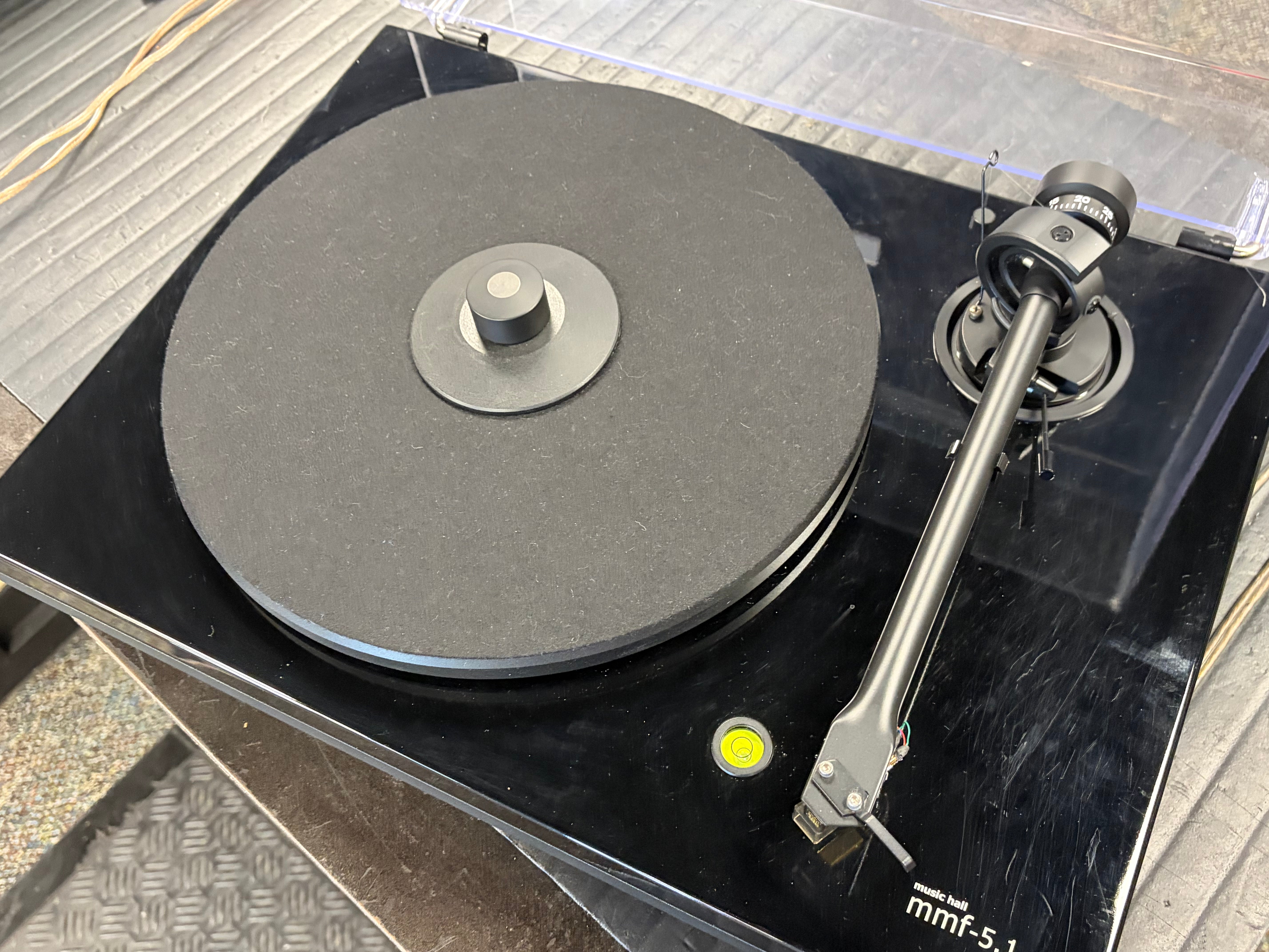 Music Hall MMF-5.1 Turntable
