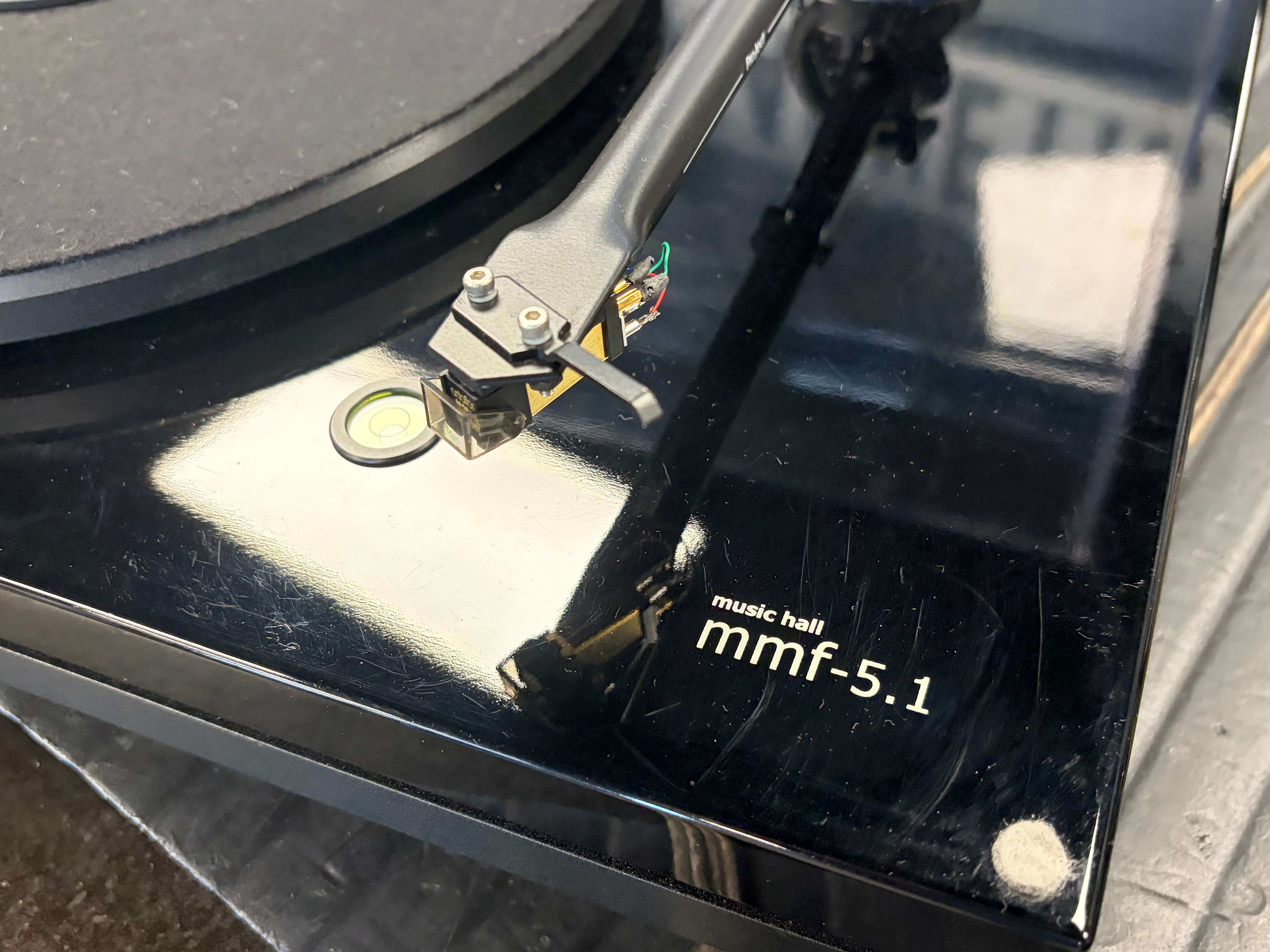 Music Hall MMF-5.1 Turntable