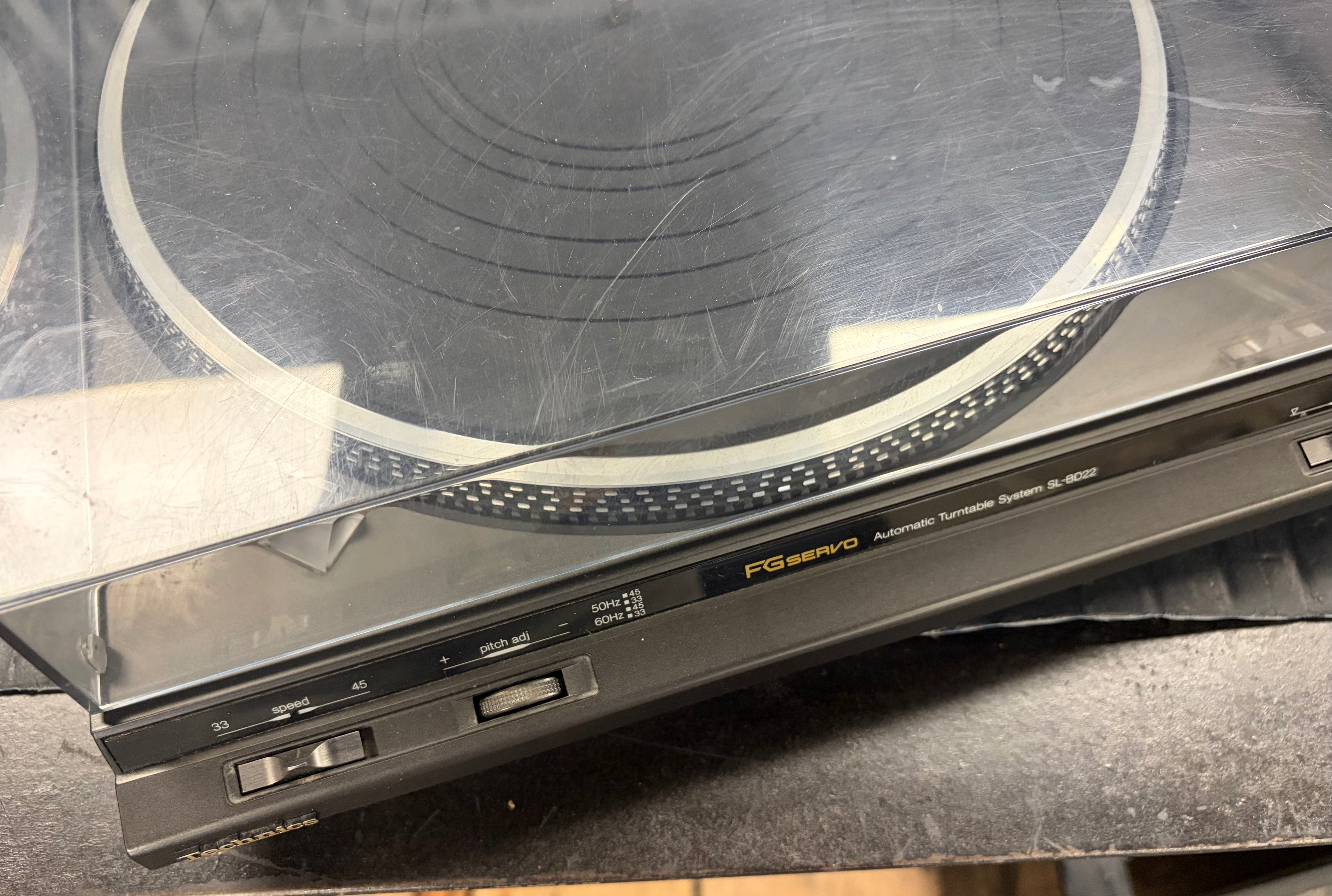 Technics SL-BD22 Belt Drive Turntable